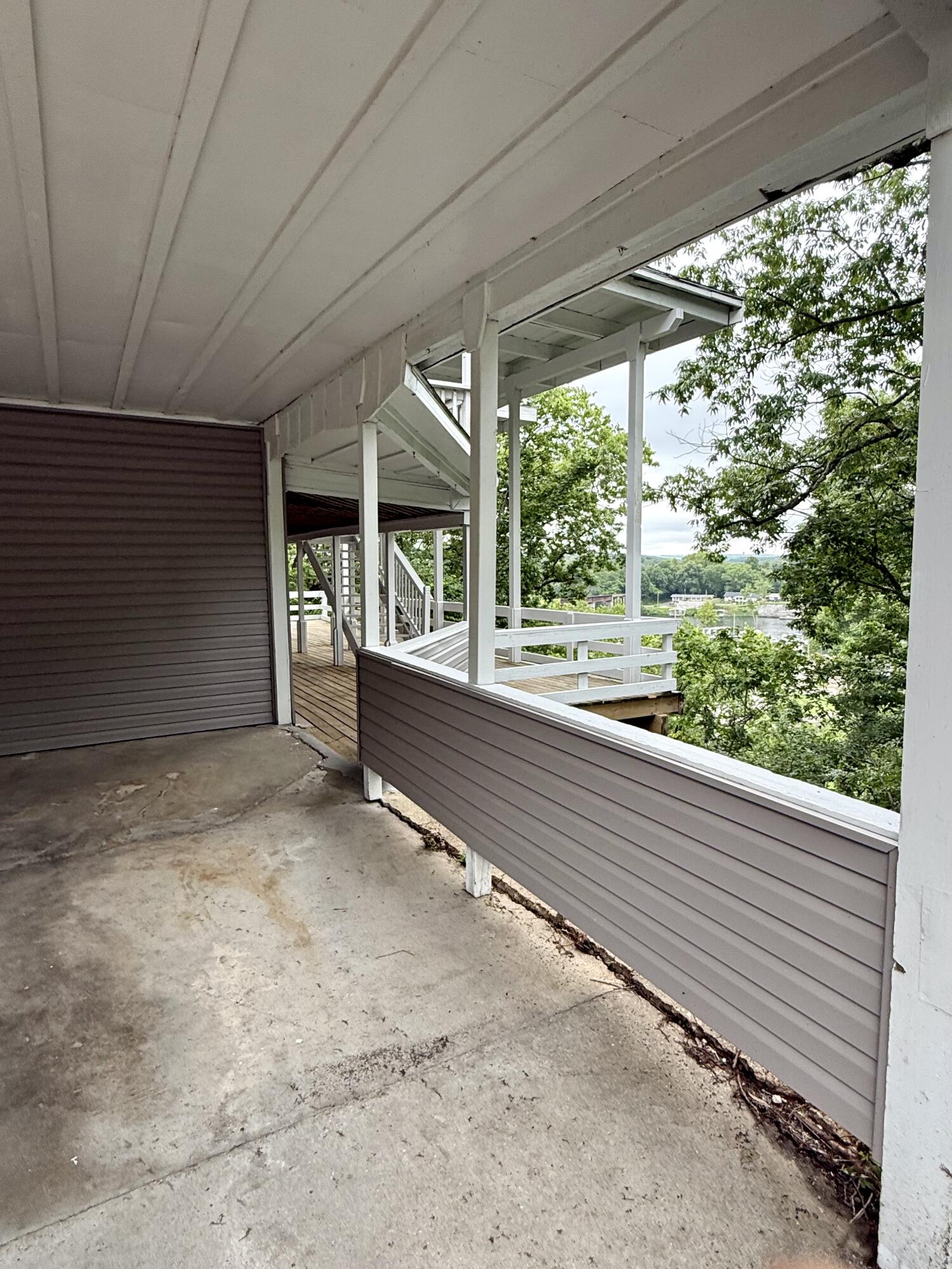 Photo 3 - Residential for sale – 802 S 5th Street  Branson, MO