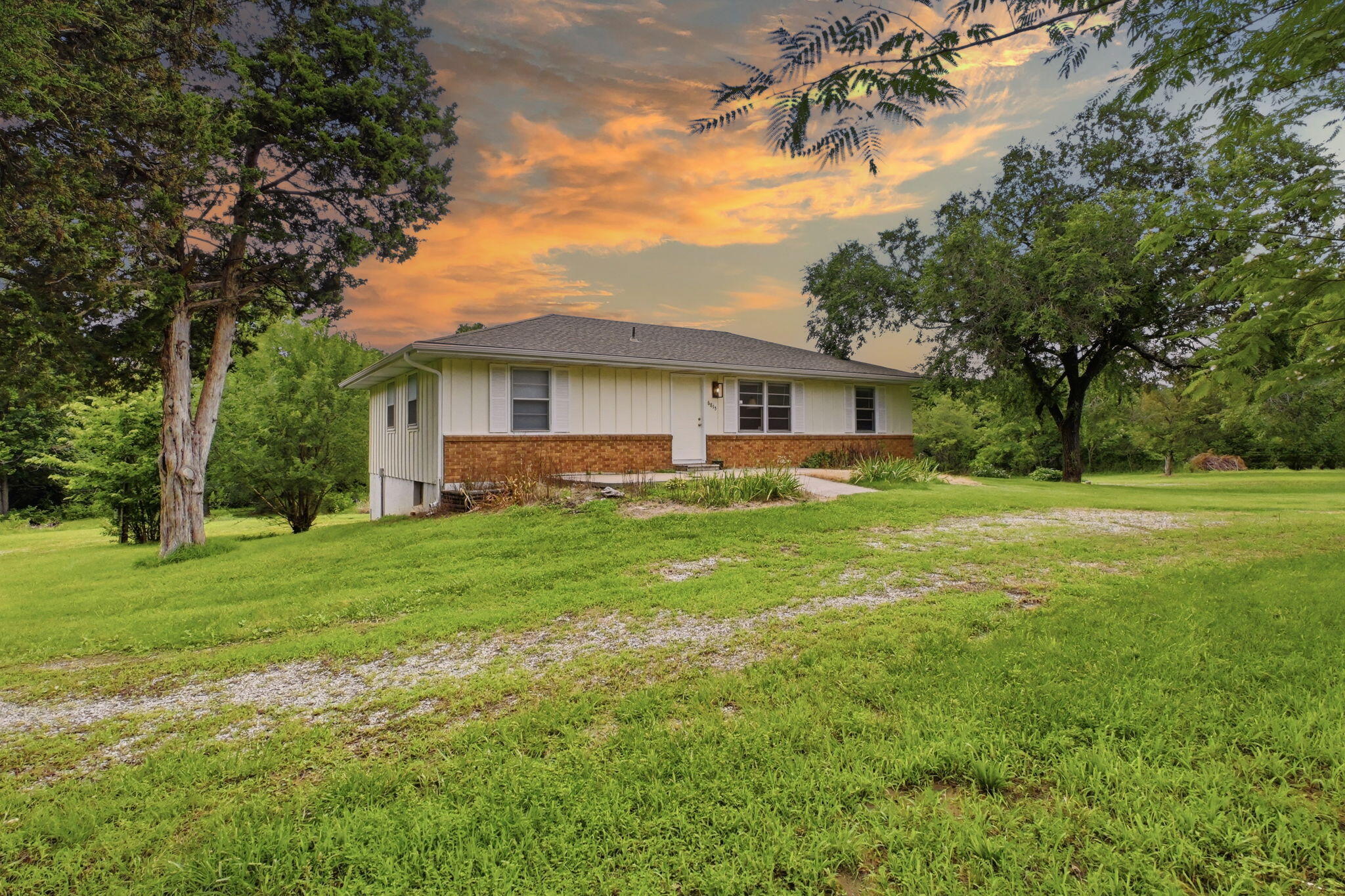 Farm for sale – 6815  Us-54   Collins, MO