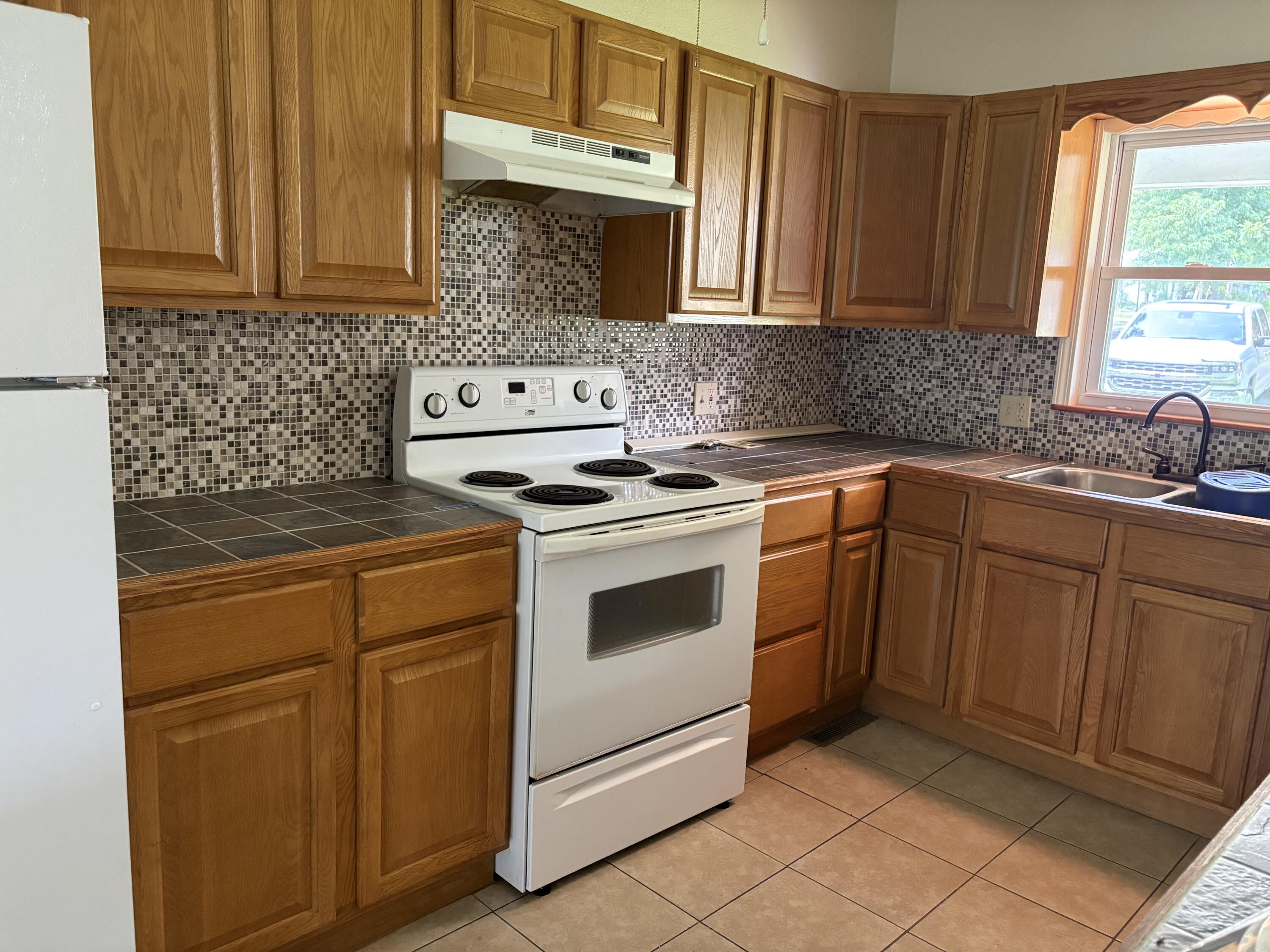 Photo 8 - Residential for sale – 204 W Oak Street  Stockton, MO