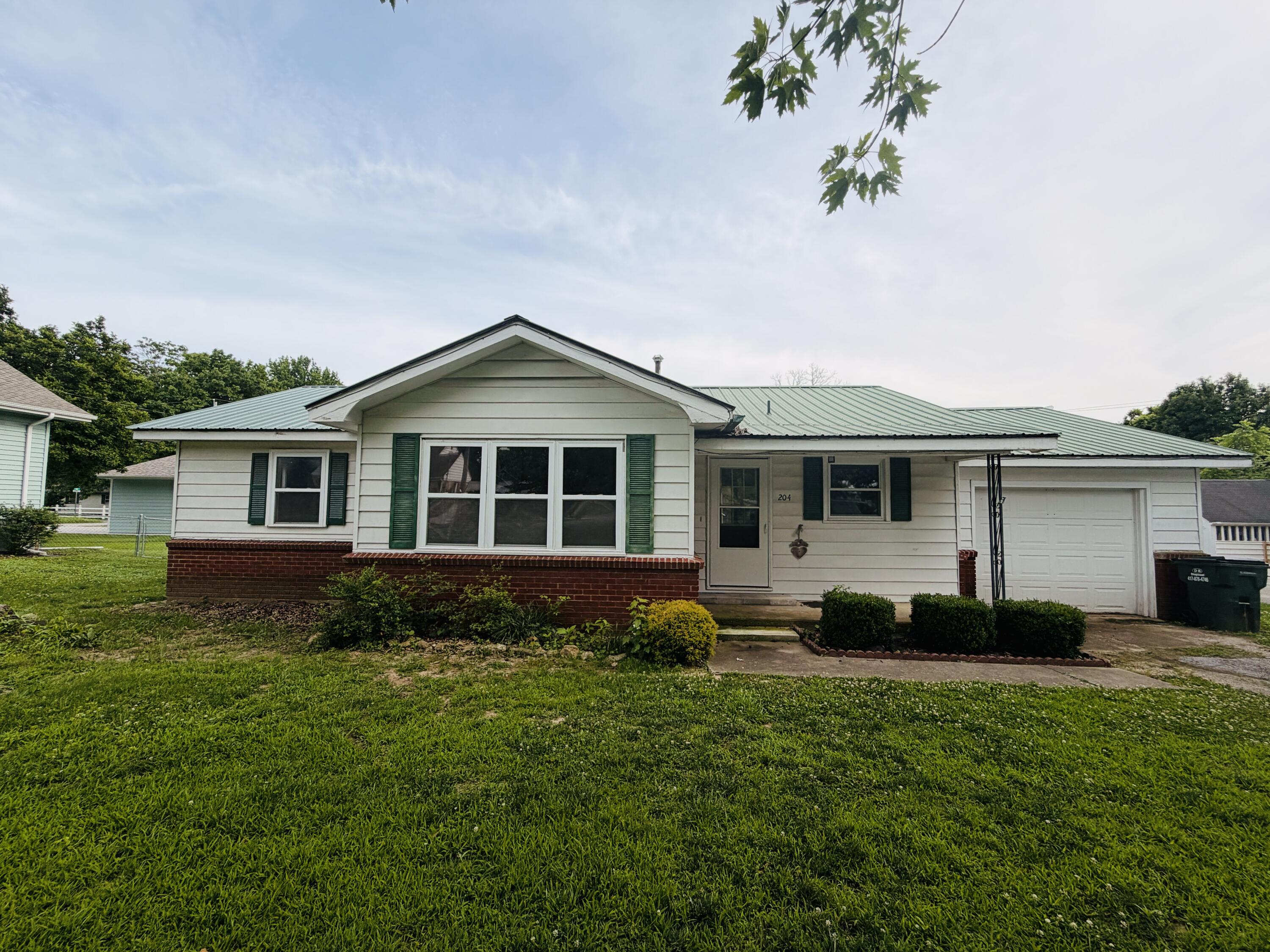Photo 3 - Residential for sale – 204 W Oak Street  Stockton, MO