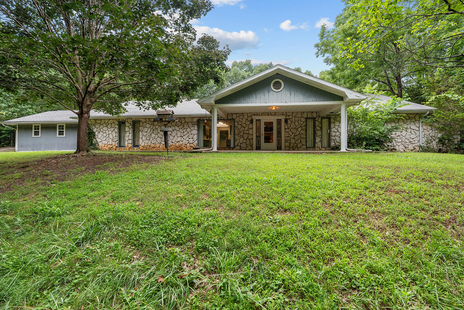 Photo 2 - Residential for sale – 612  Stoneshire Drive  Highlandville, MO
