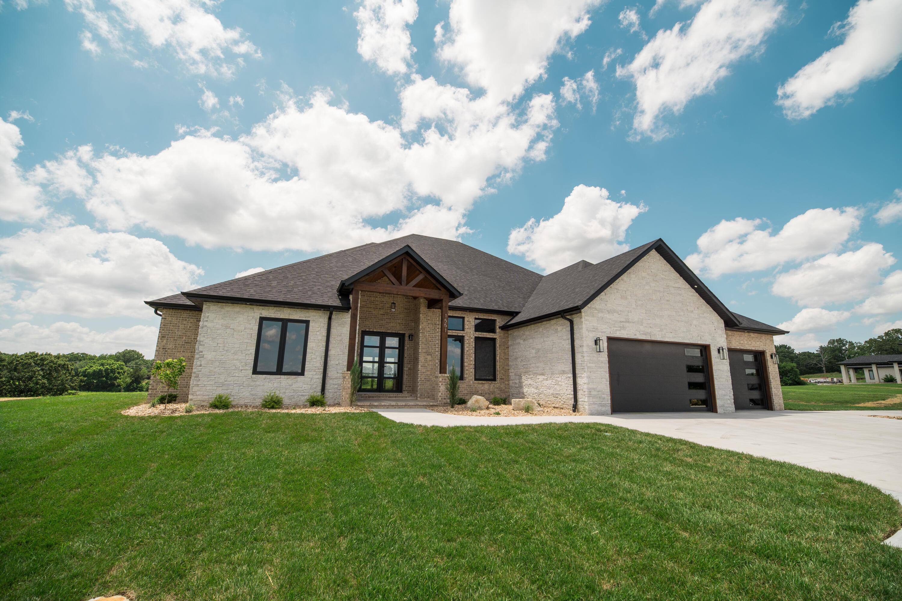 Photo 3 - Residential for sale – 1551 S Millridge Court  Nixa, MO