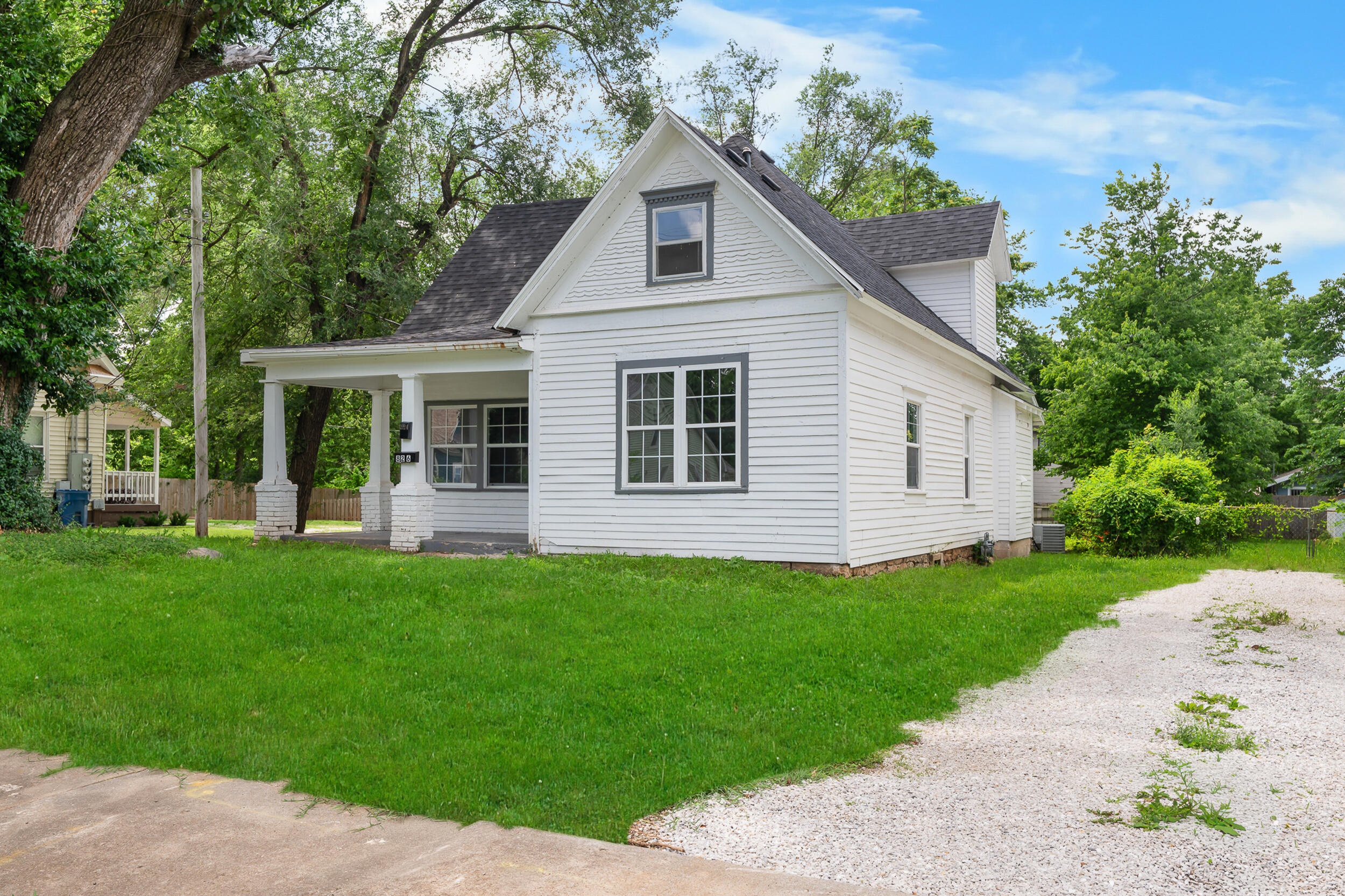 Photo 2 - Residential for sale – 824 W Elm Street  Springfield, MO
