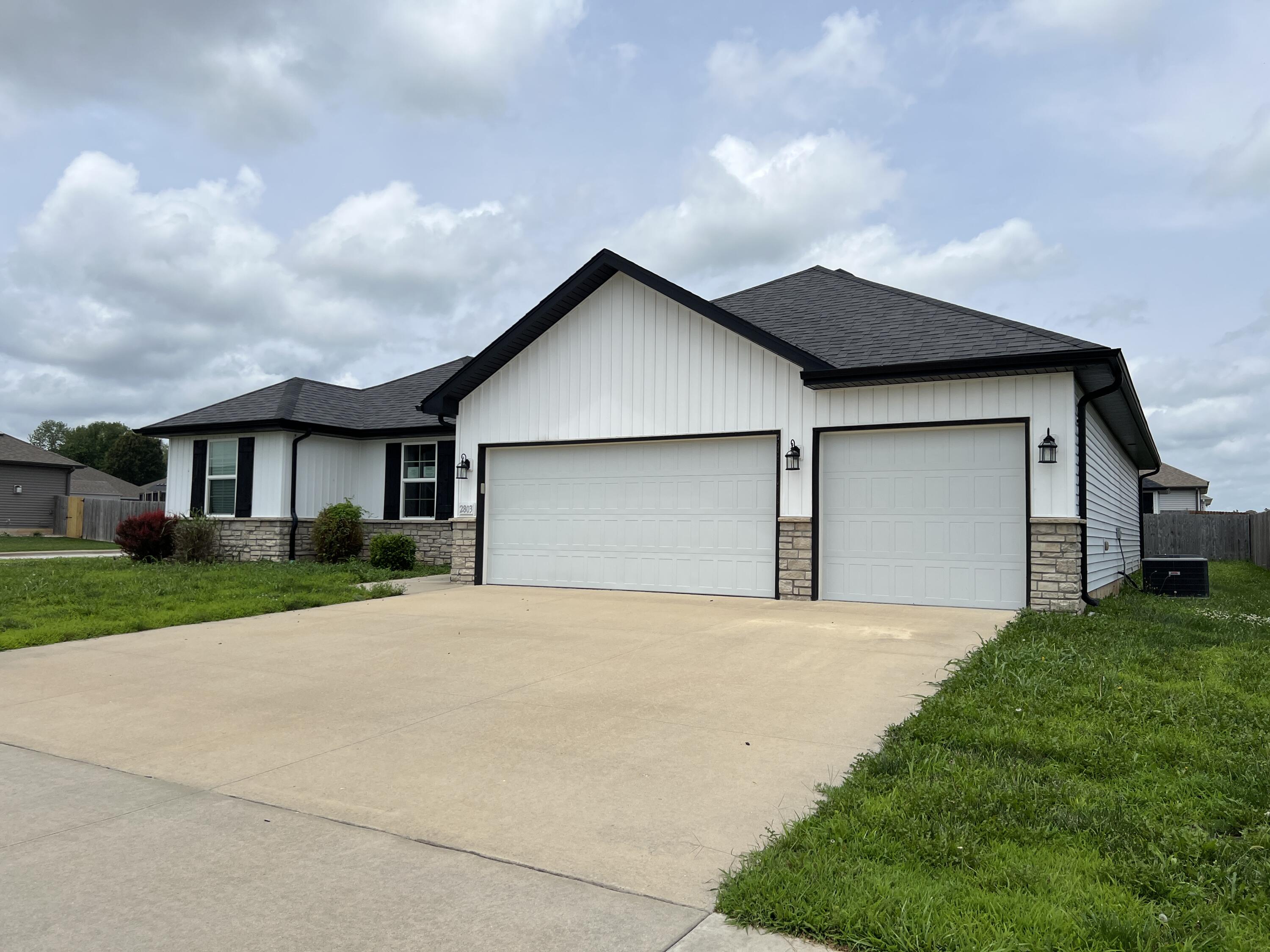 Photo 3 - Residential for sale – 2803 E Auburn Hills Street  Republic, MO