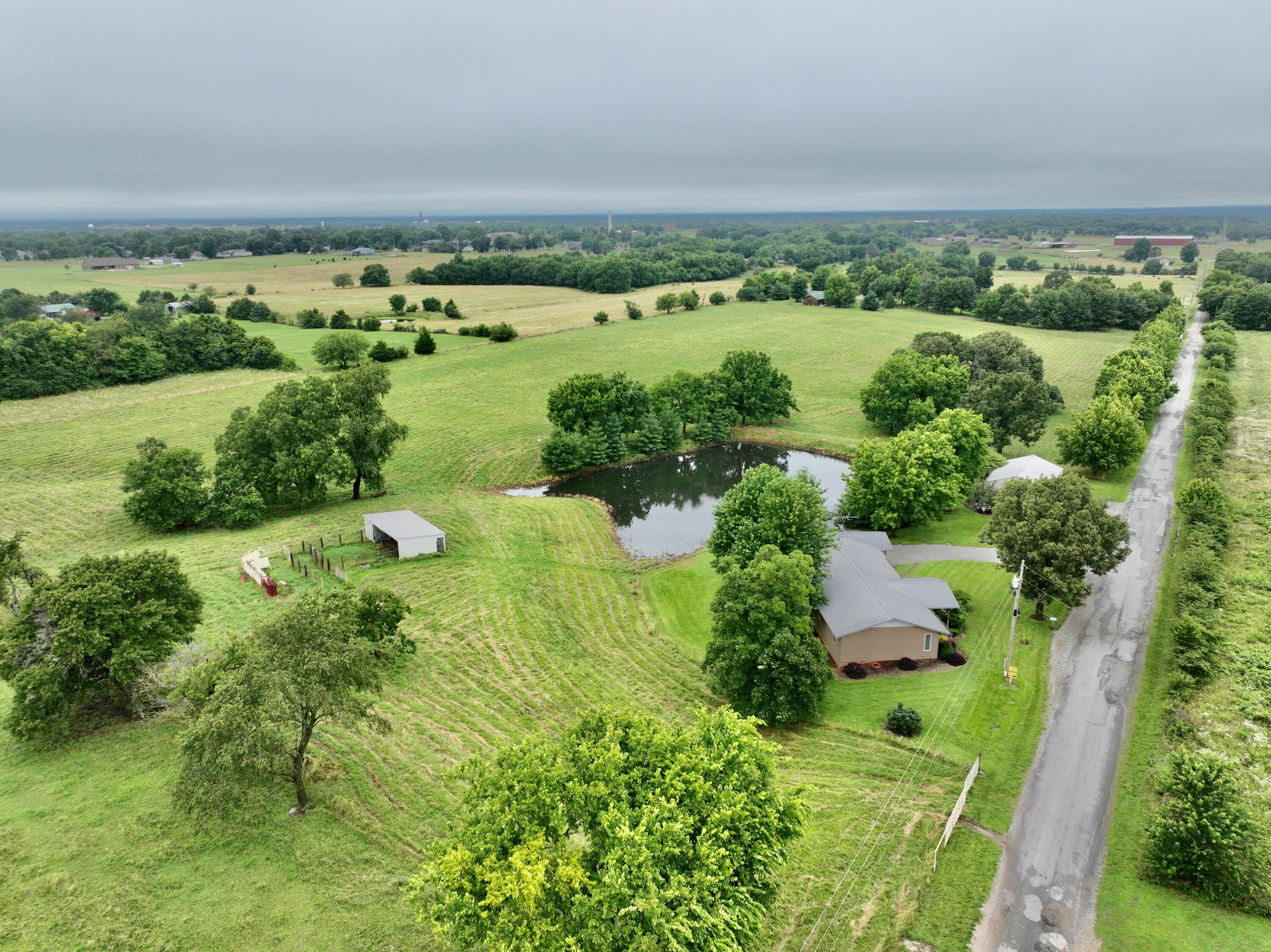 Photo 7 - Residential for sale – 12459  Farm Road 1015   Exeter, MO