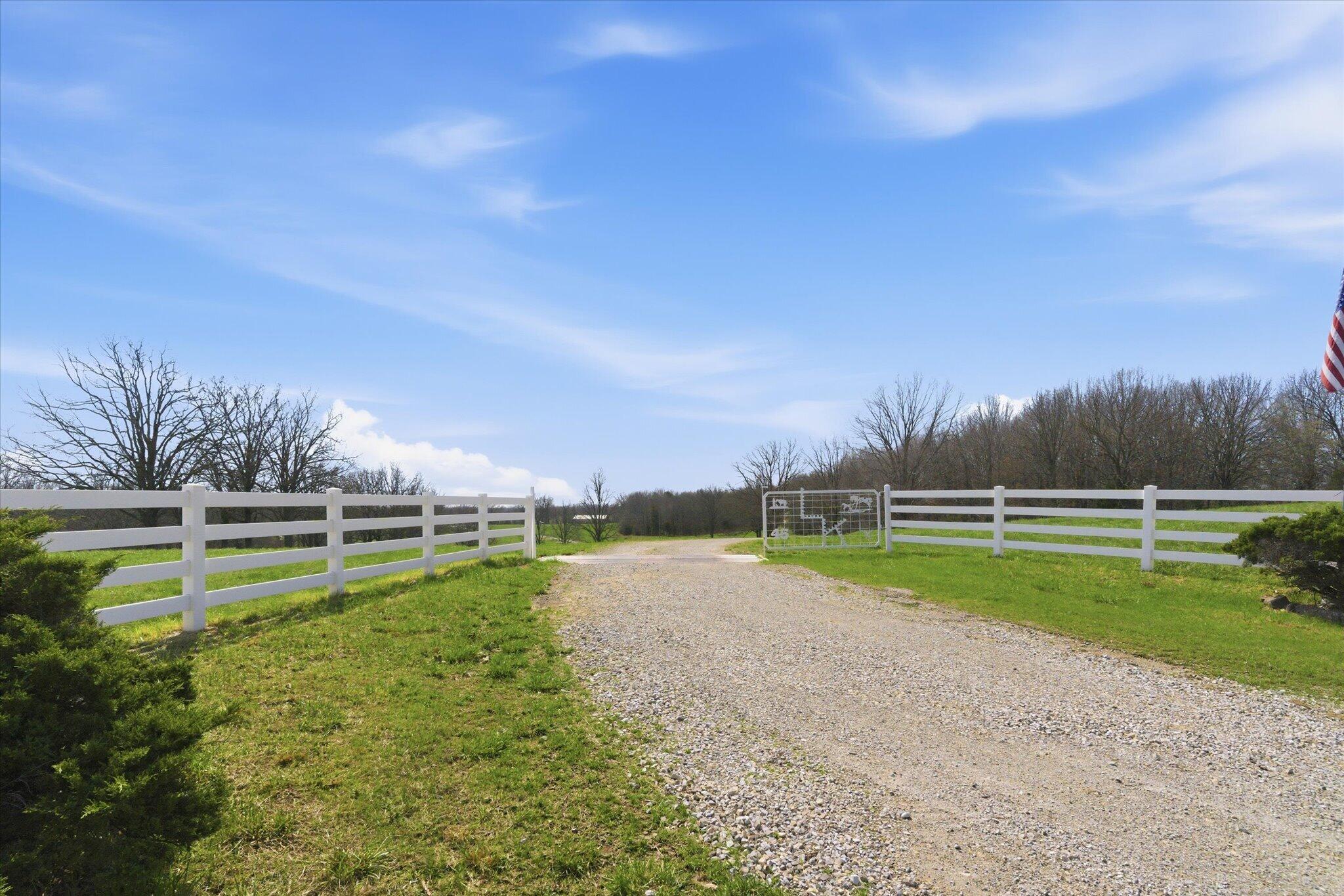 Farm for sale – 8896  State Route Zz   West Plains, MO