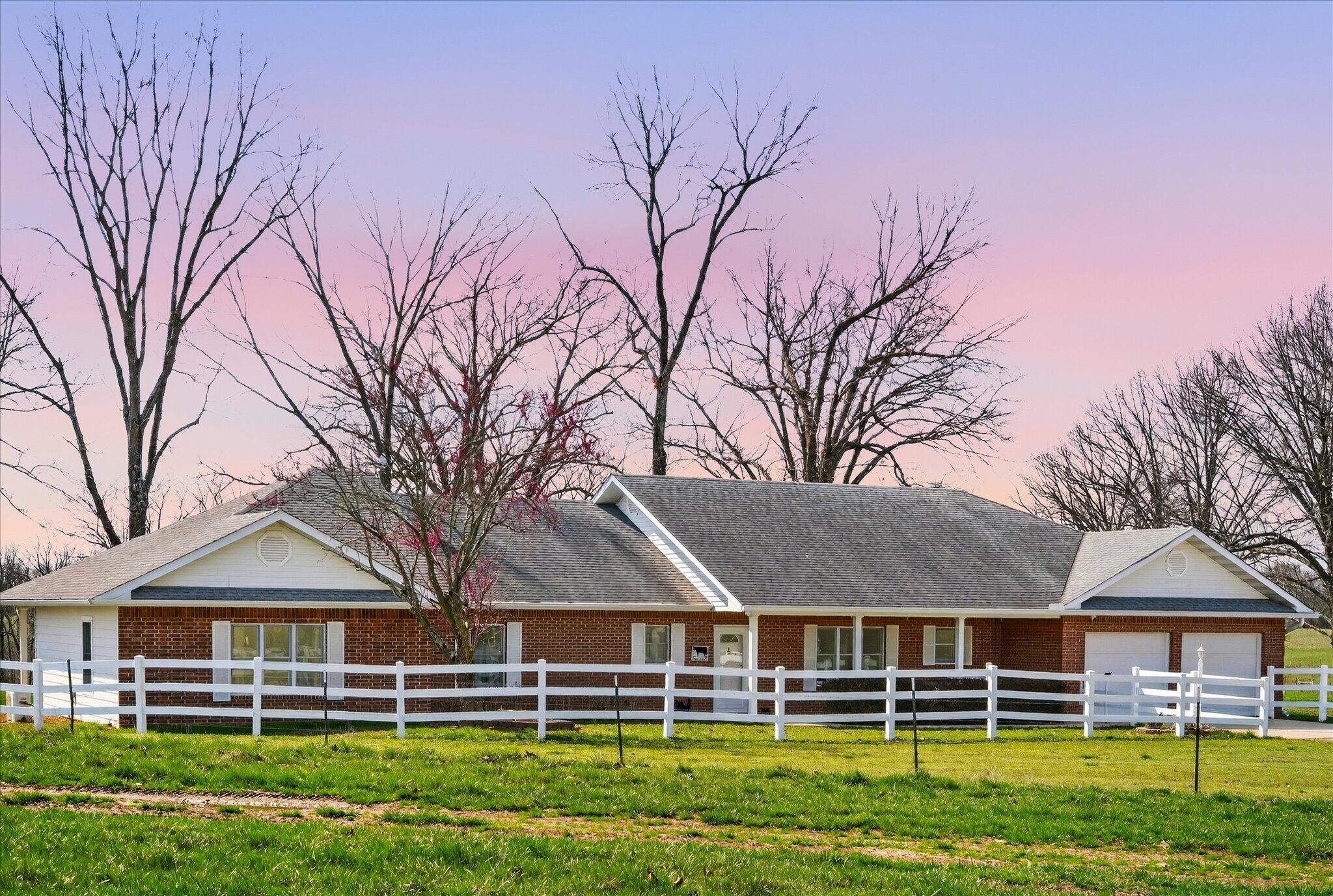 Photo 4 - Farm for sale – 8896  State Route Zz   West Plains, MO