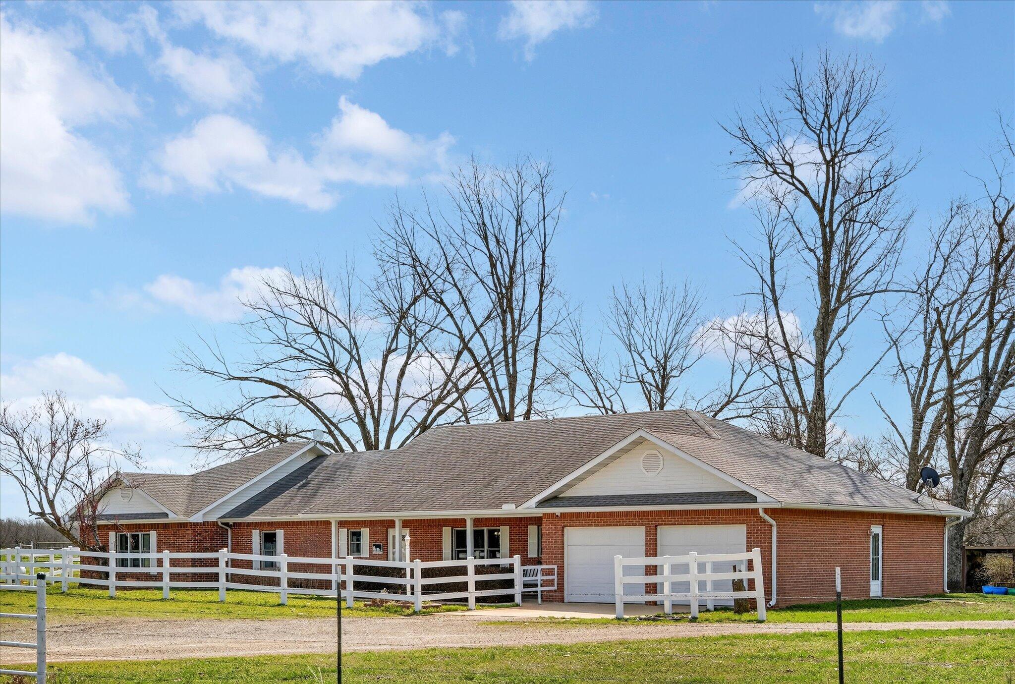 Photo 5 - Farm for sale – 8896  State Route Zz   West Plains, MO