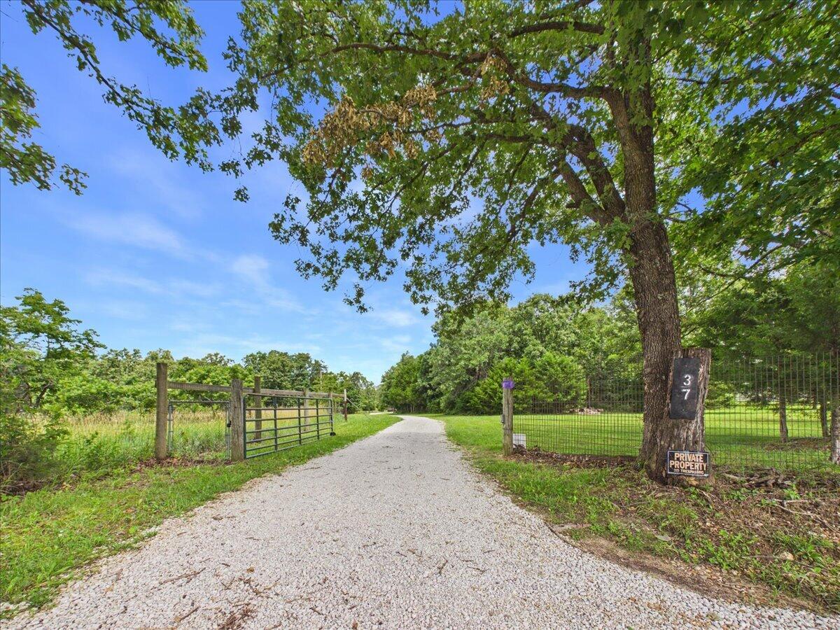 Photo 5 - Residential for sale – 37  Middle Earth Trail  Louisburg, MO