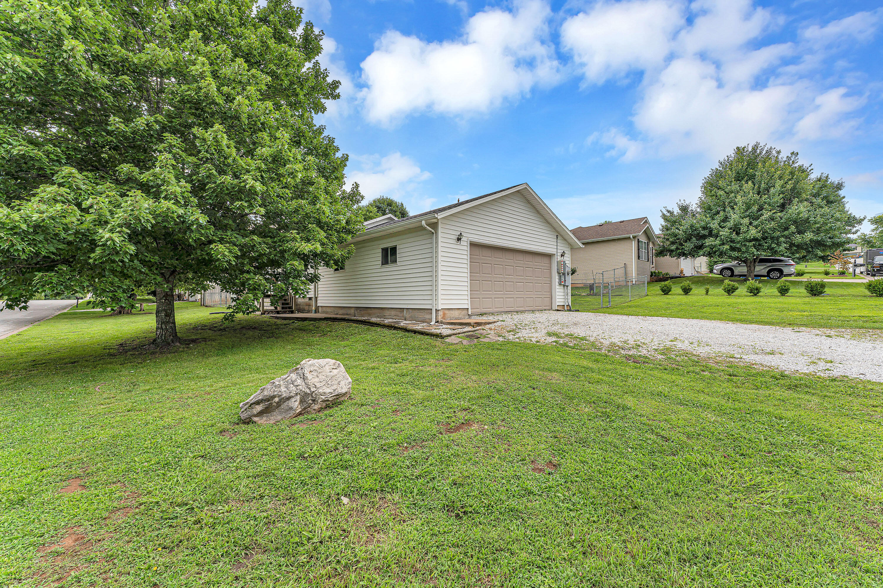 Photo 4 - Residential for sale – 1602 W Robin Street  Ozark, MO
