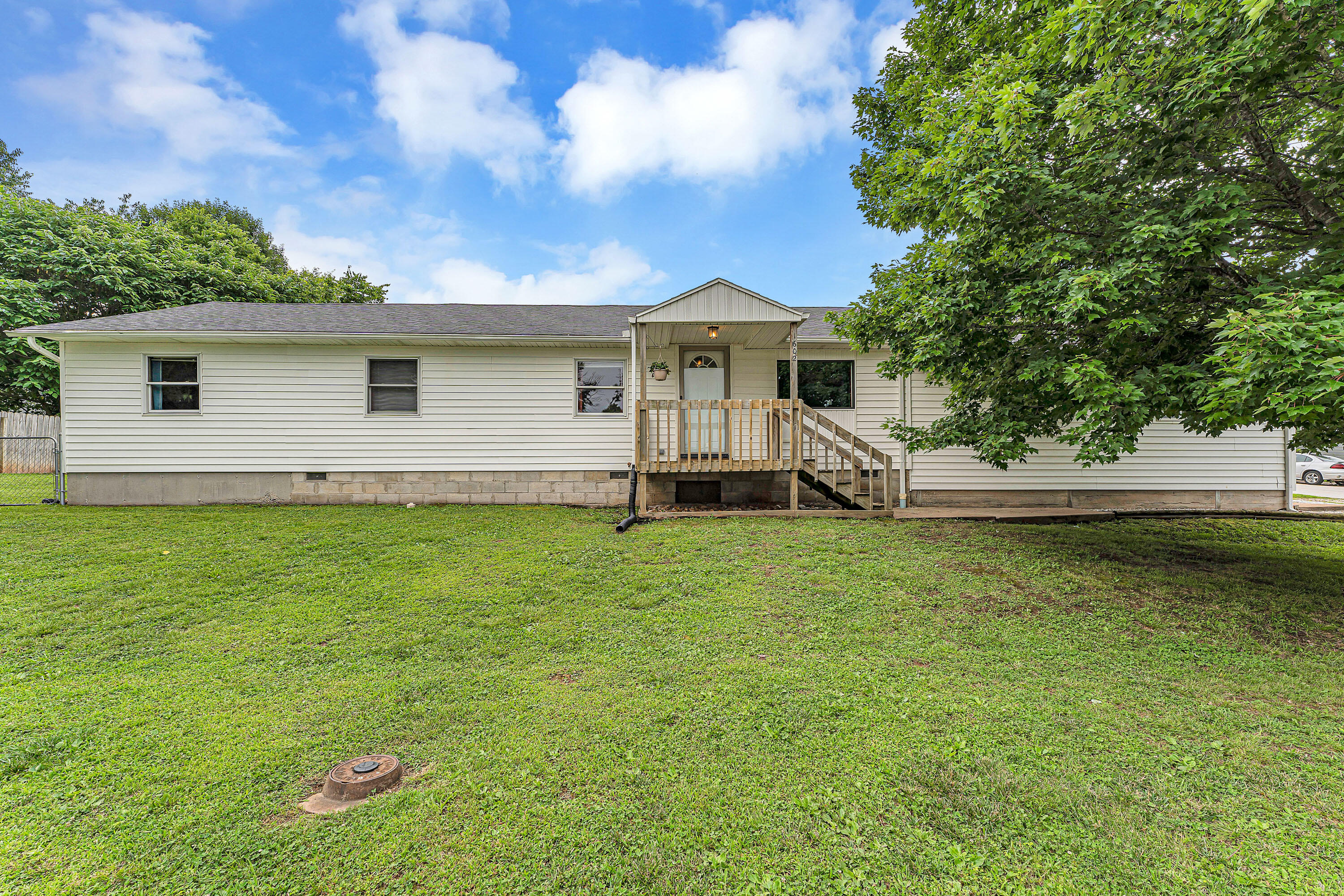 Photo 2 - Residential for sale – 1602 W Robin Street  Ozark, MO