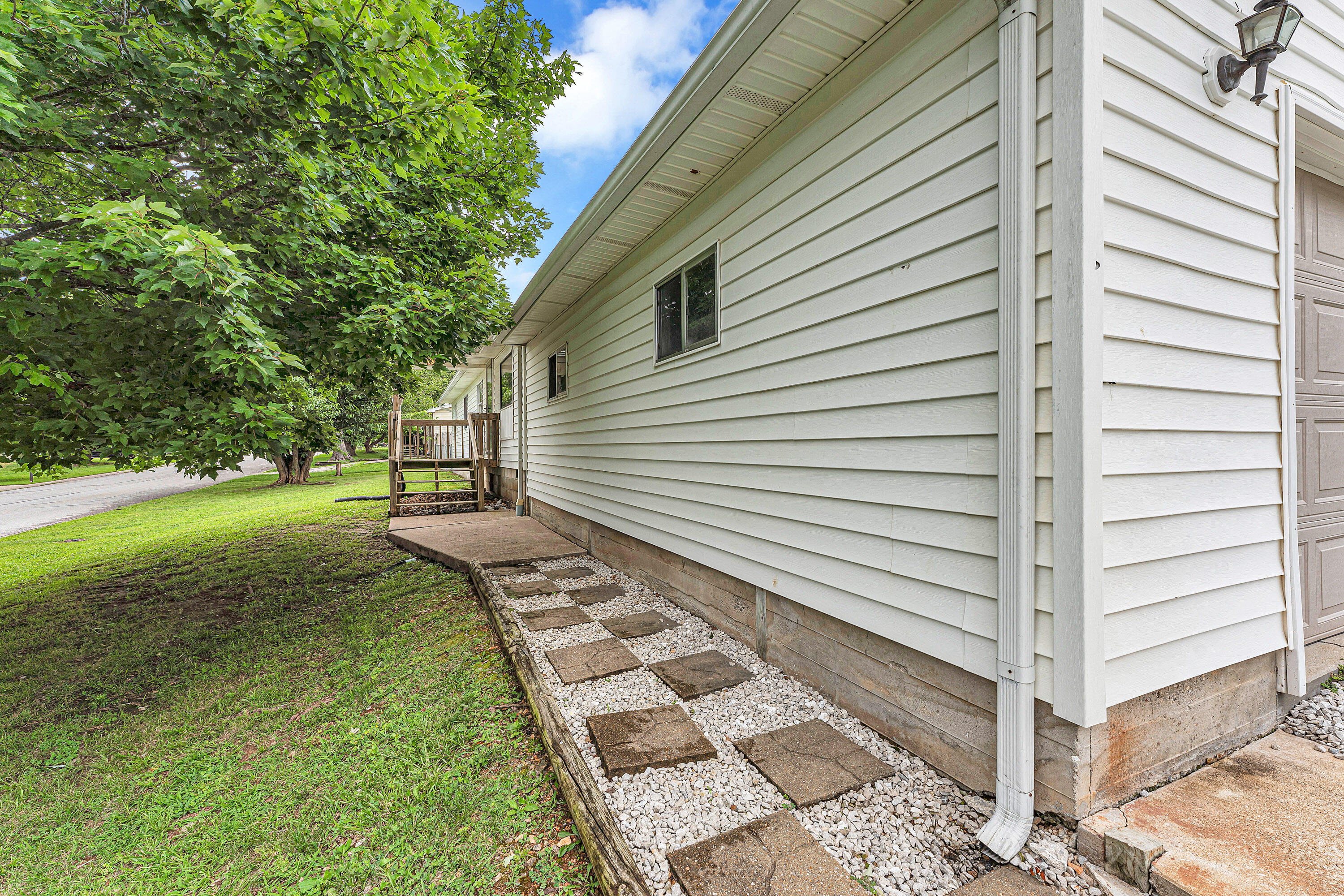 Photo 9 - Residential for sale – 1602 W Robin Street  Ozark, MO