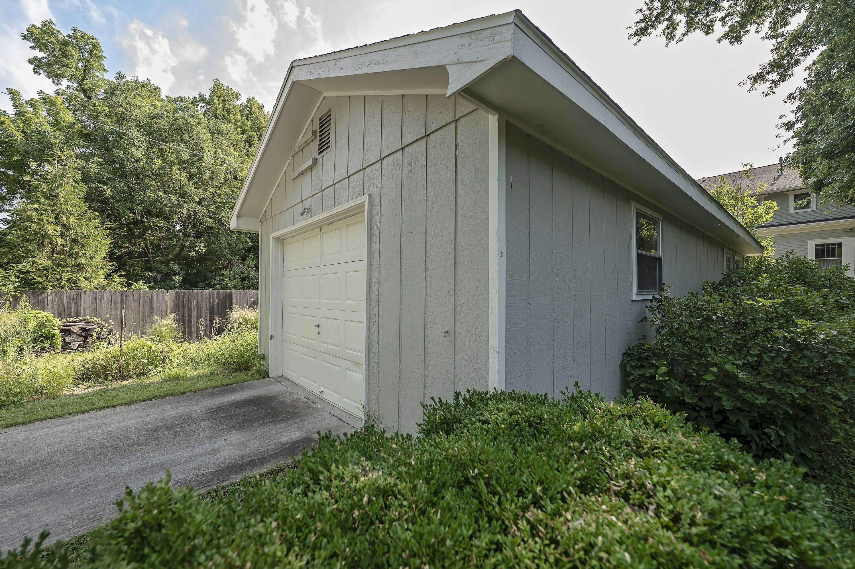 Photo 35 - Residential for sale – 941 S Pickwick Avenue  Springfield, MO