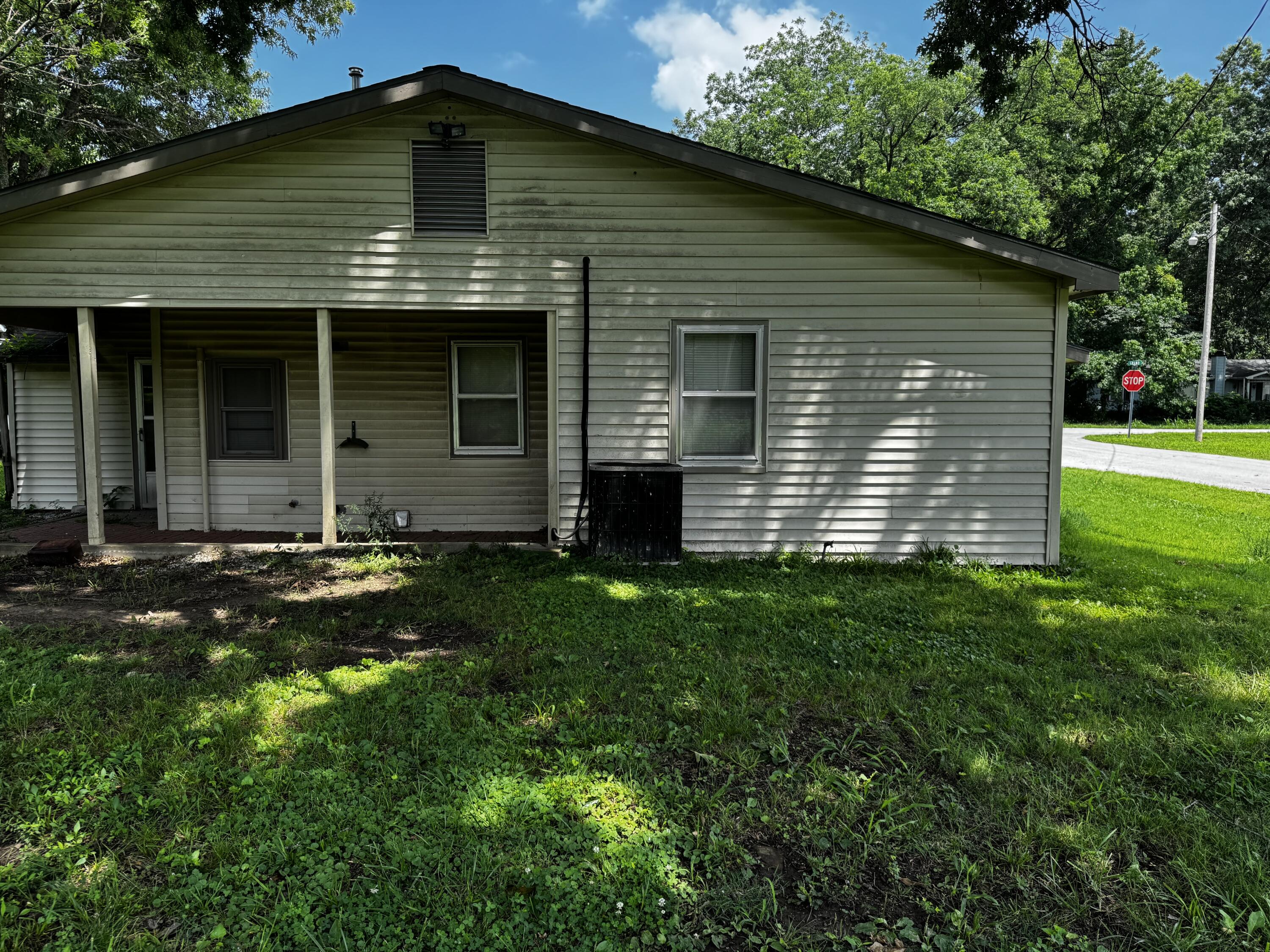 Photo 5 - Residential for sale – 1407  Grand Street  Lamar, MO