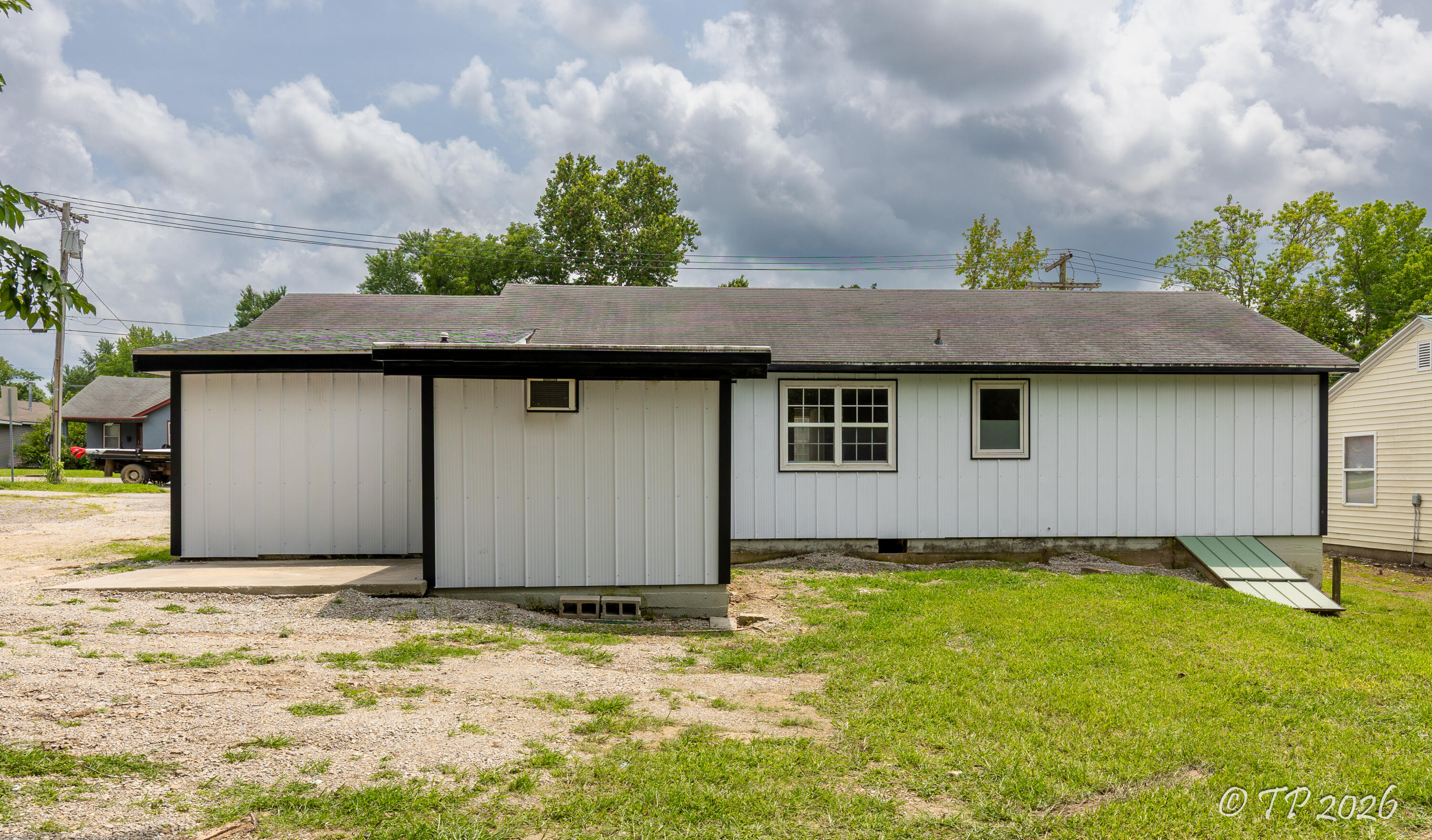 Photo 5 - Commercial Sale for sale – 917 W Broadway Street  West Plains, MO