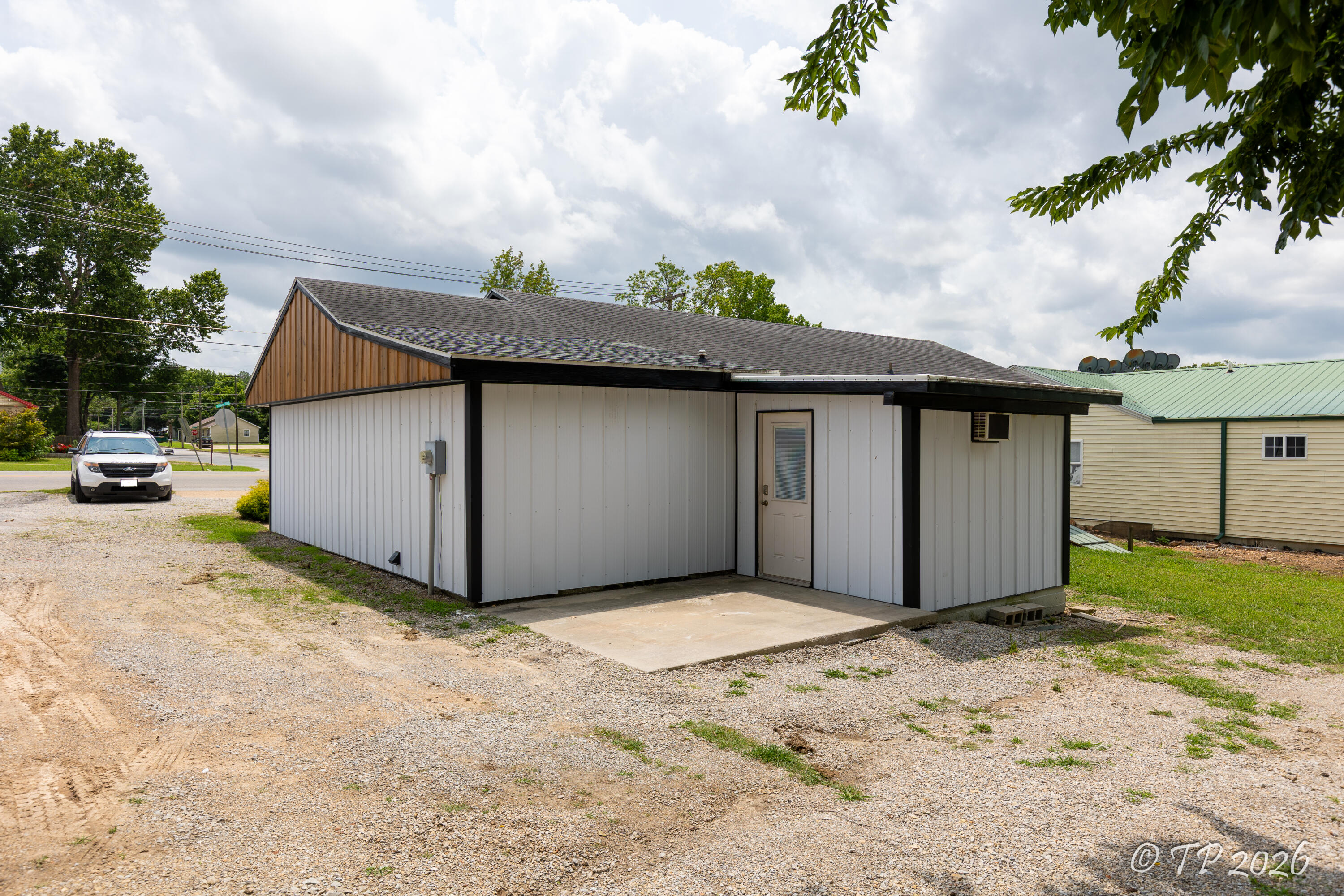 Photo 4 - Commercial Sale for sale – 917 W Broadway Street  West Plains, MO