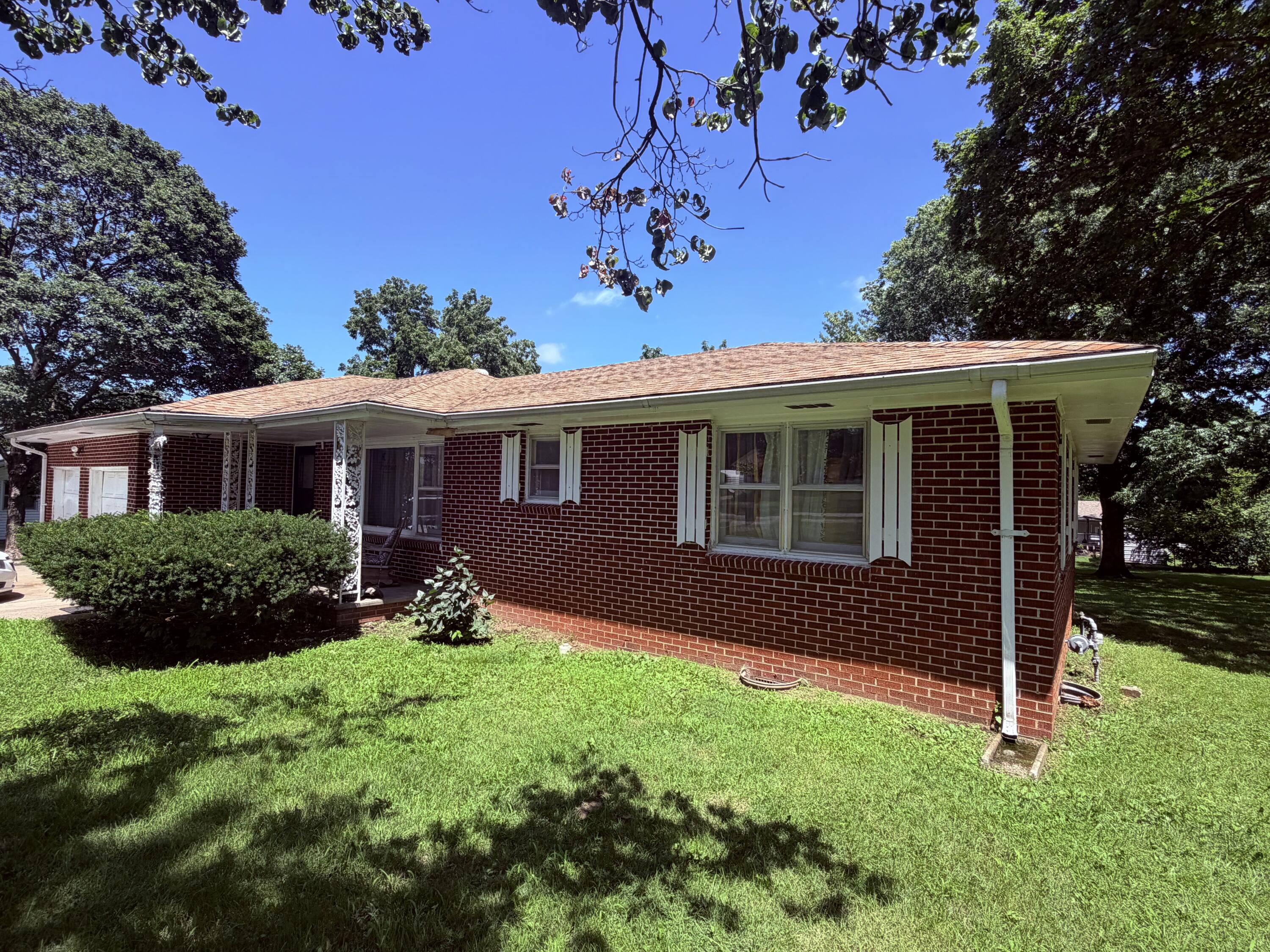 Photo 2 - Residential for sale – 506  Garfield   Greenfield, MO