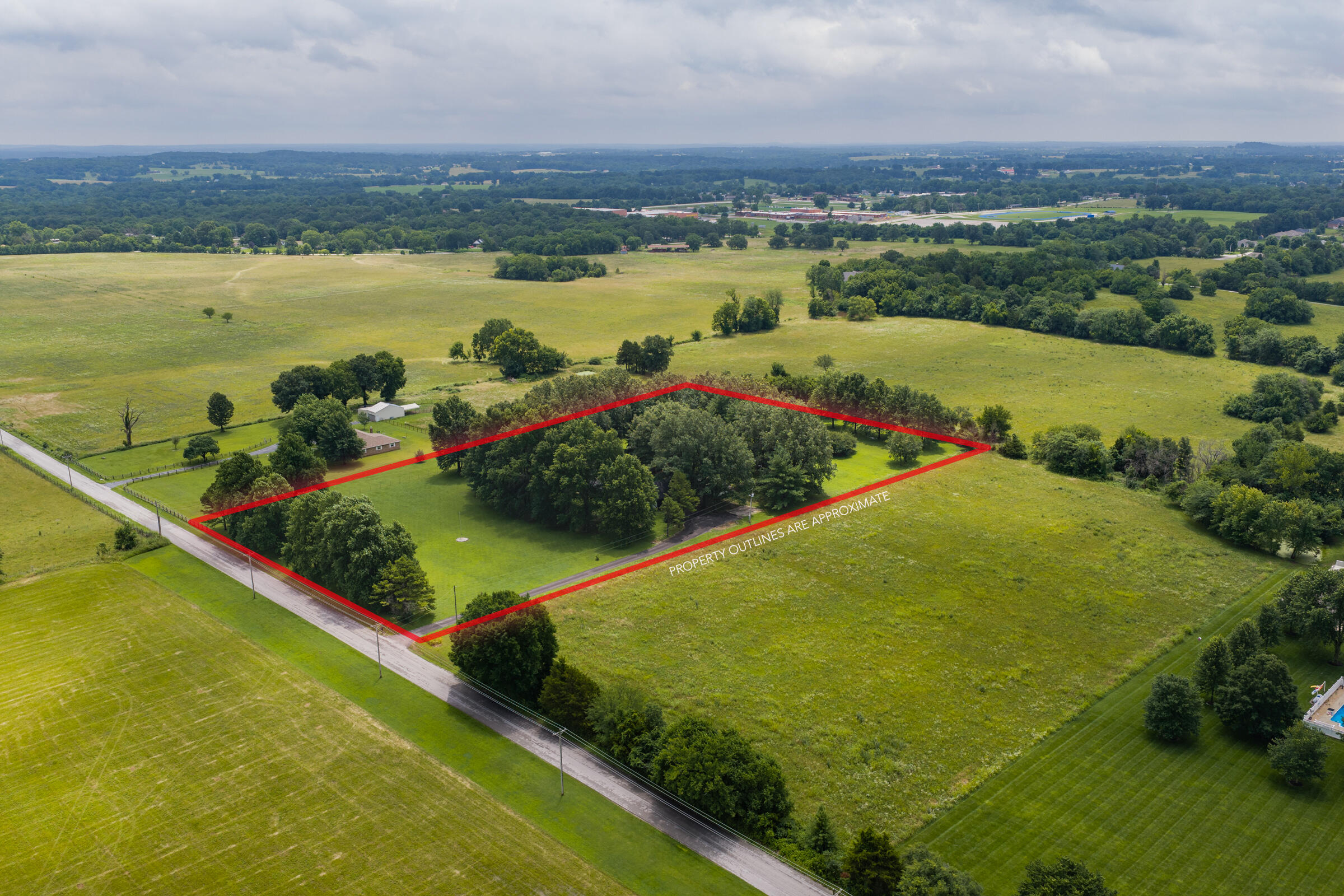 Photo 3 - Residential for sale – 1238 E 425th Road  Bolivar, MO