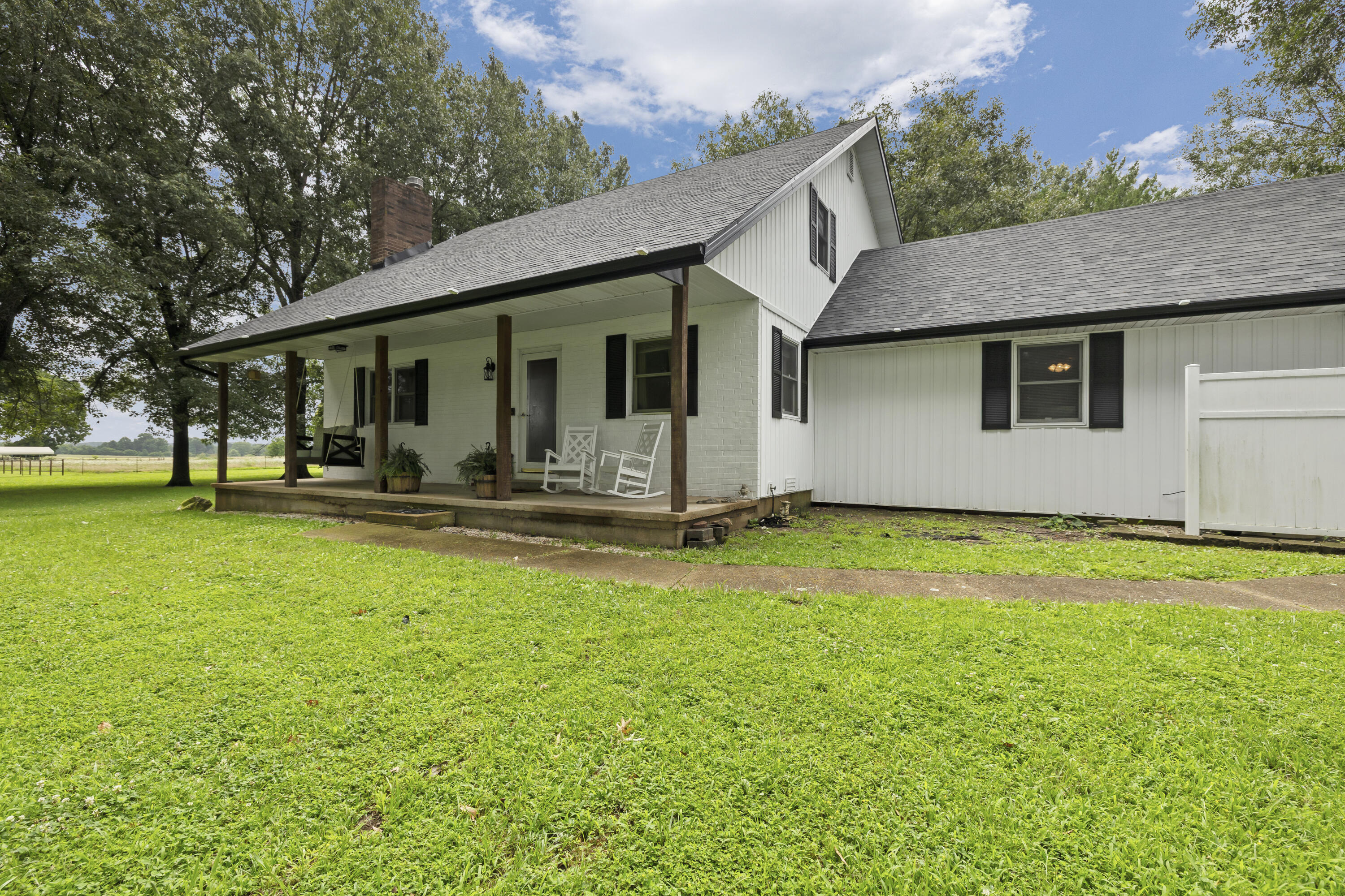 Photo 2 - Residential for sale – 1238 E 425th Road  Bolivar, MO