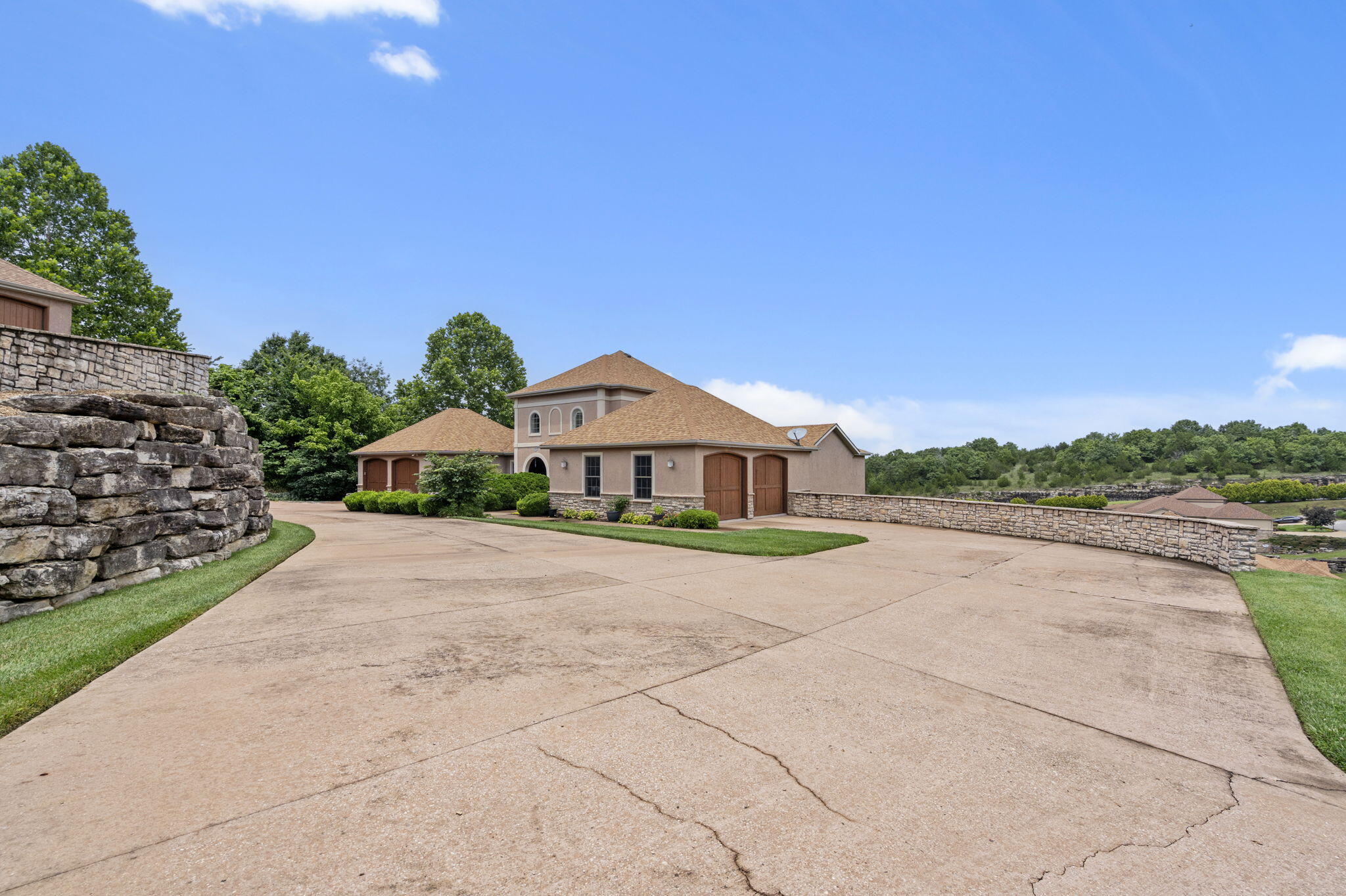 Photo 4 - Residential for sale – 135 N Tuscany Drive  Hollister, MO
