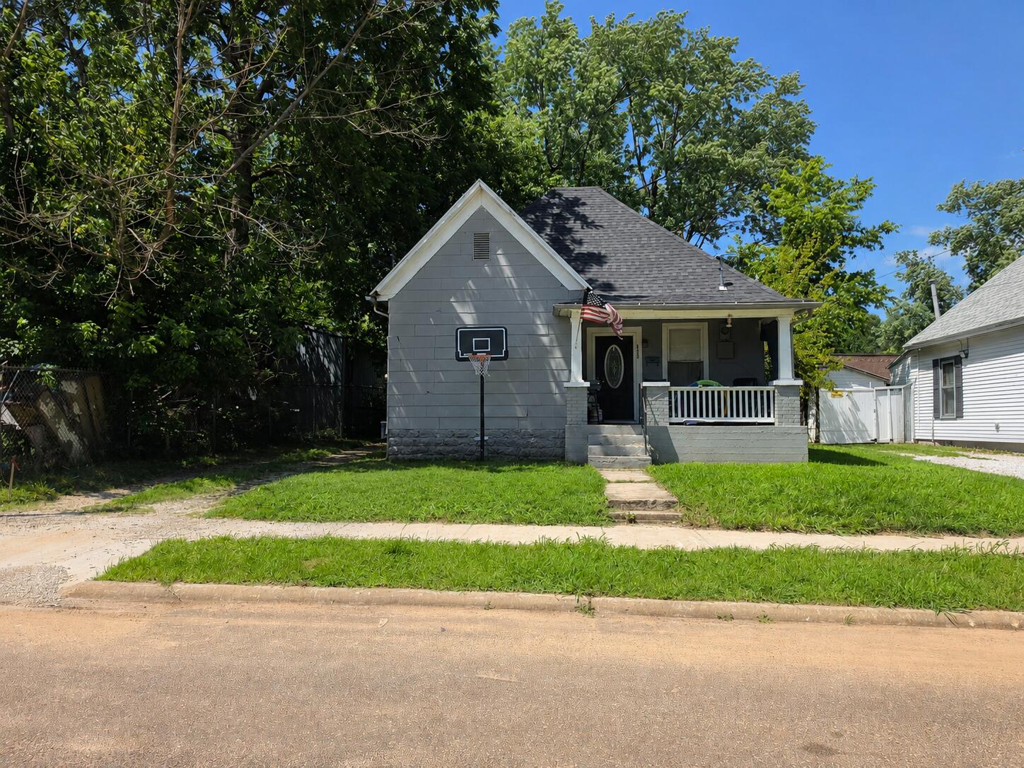 Residential for sale – 1233 E Thoman Street  Springfield, MO