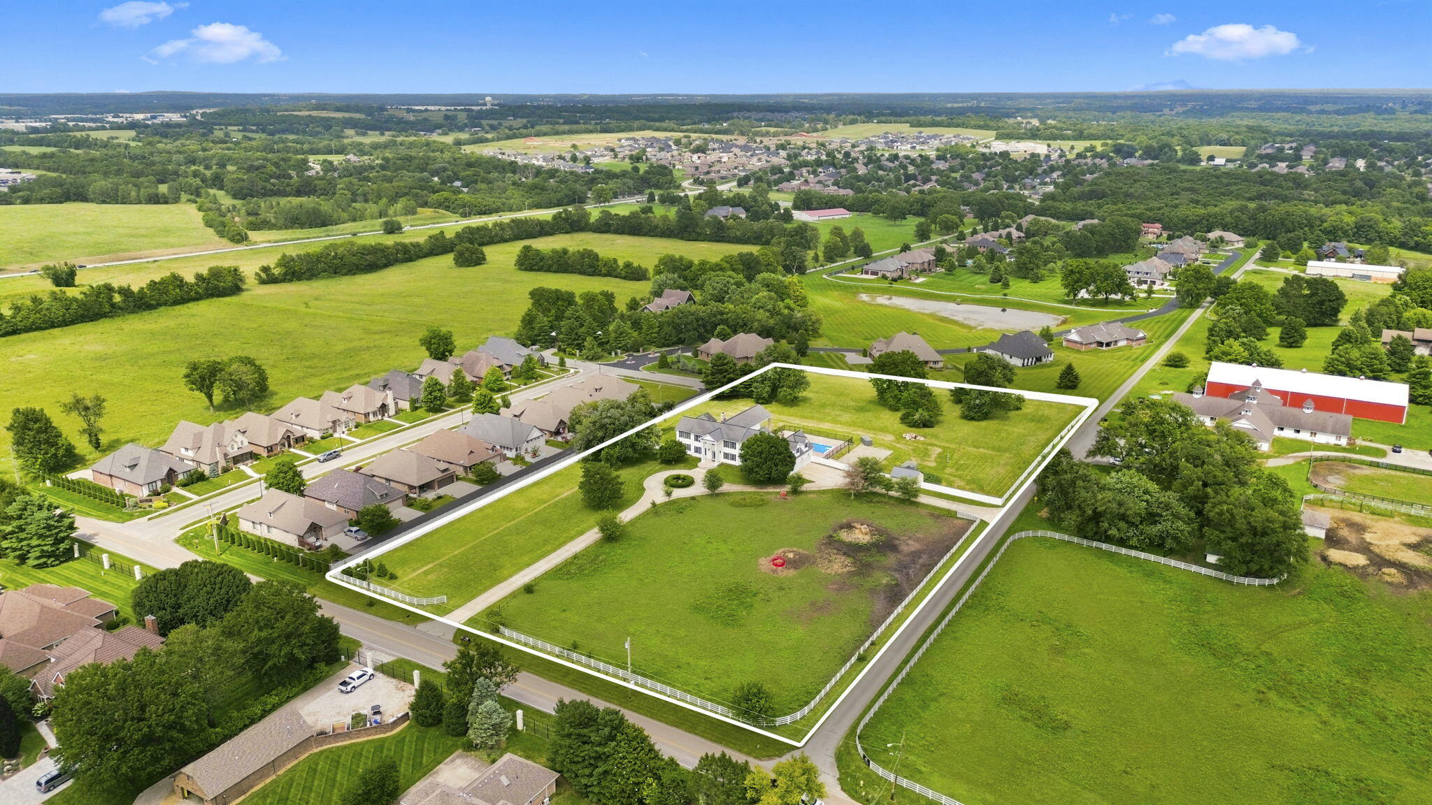 Photo 2 - Residential for sale – 1132 N Farm Road 185   Springfield, MO
