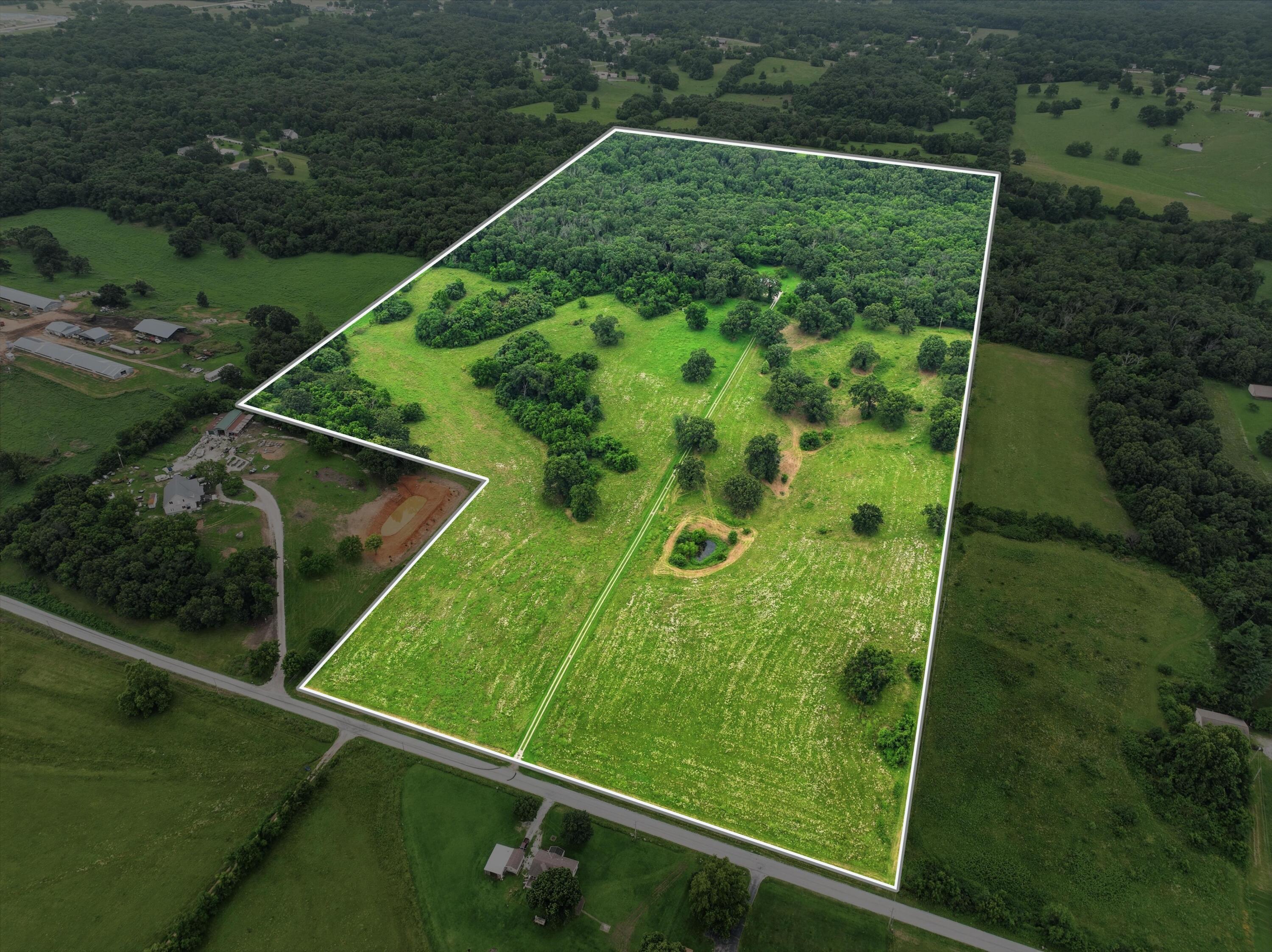 Photo 3 - Residential for sale – 17083  Kentucky Road  Neosho, MO