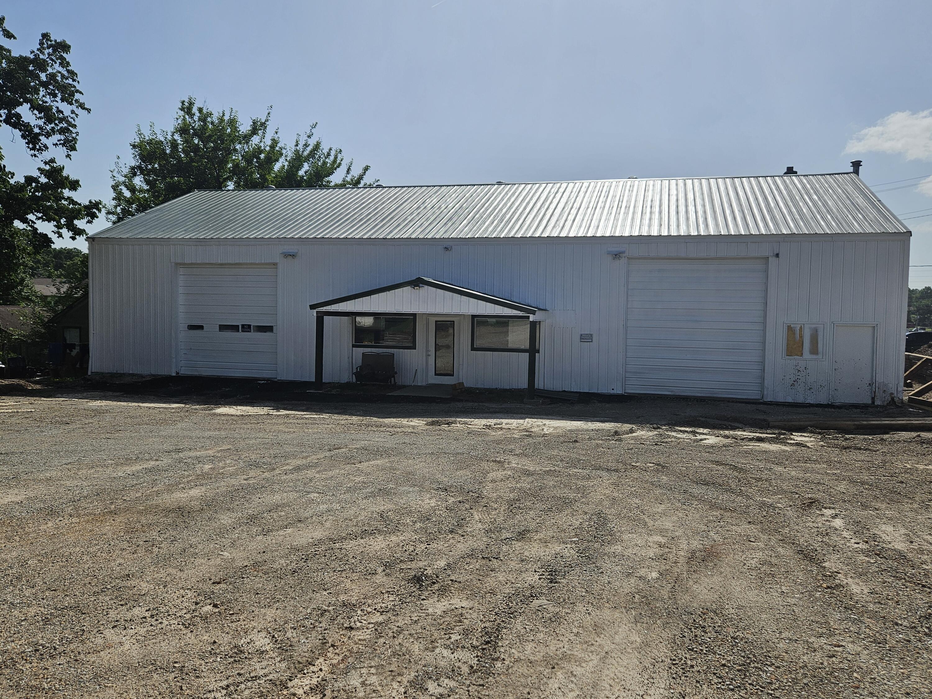 Commercial for sale – 205 N Oakland   Mountain Grove, MO