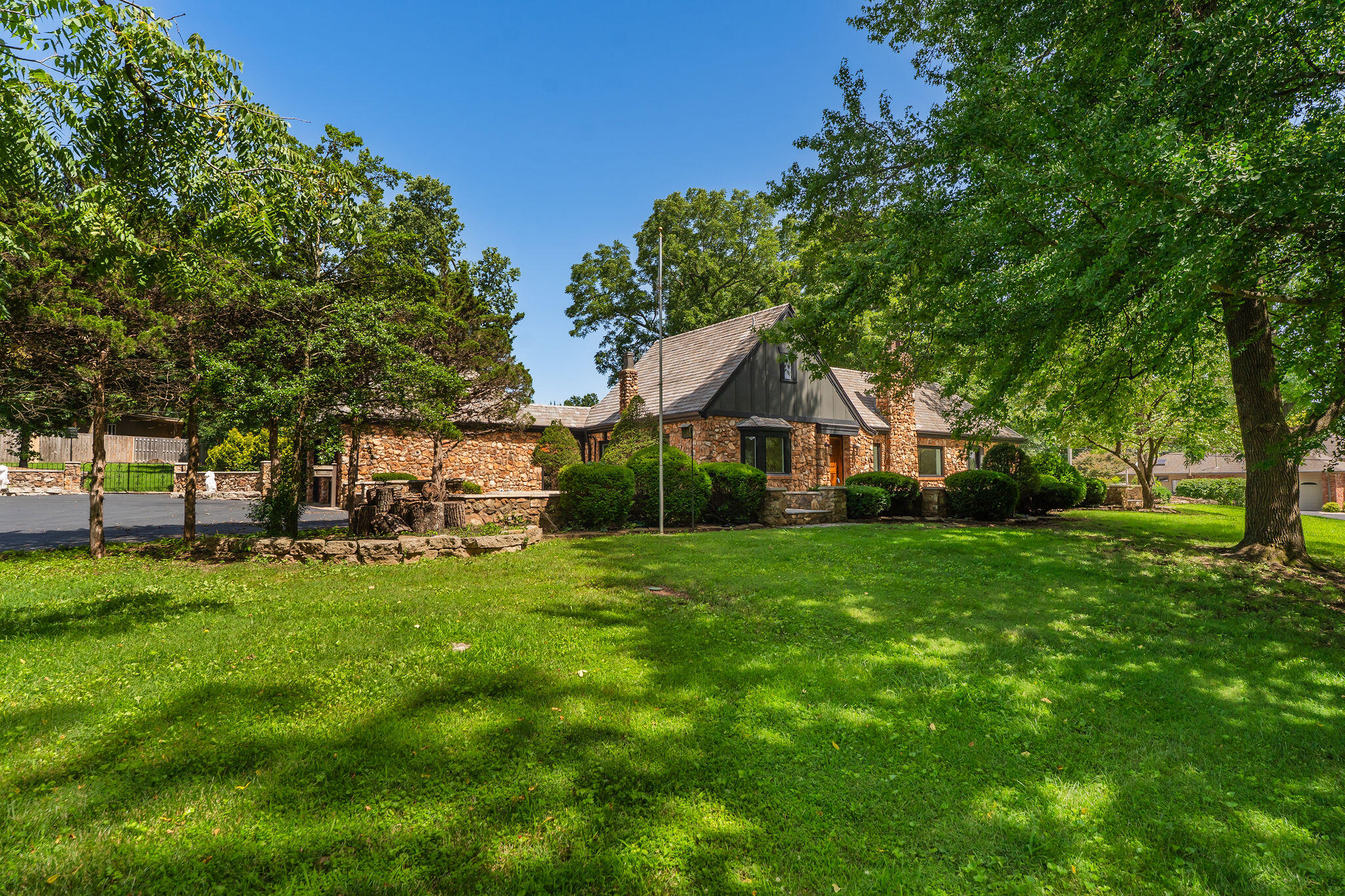 Photo 2 - Residential for sale – 2244 S Edgewater Drive  Springfield, MO