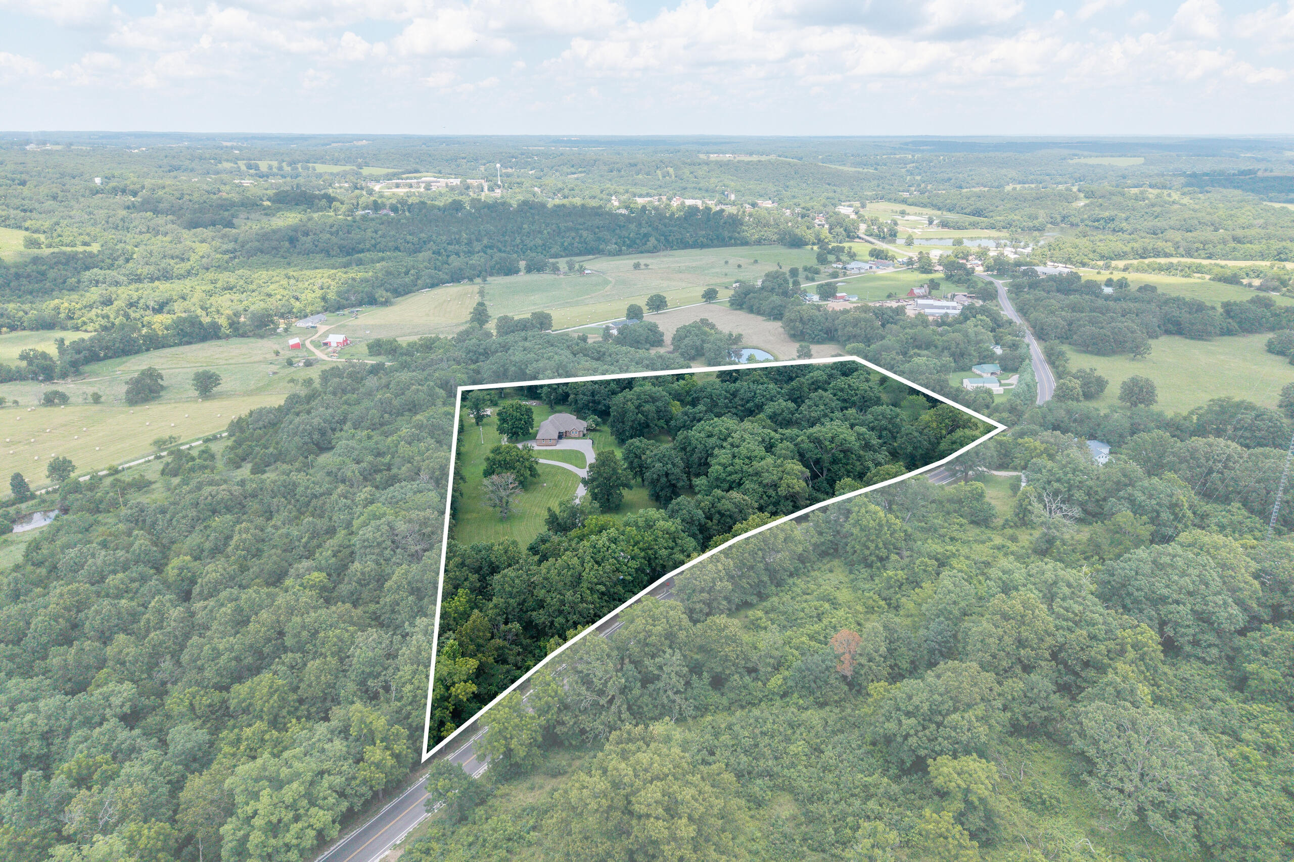Photo 5 - Residential for sale – 5015  Highway 5   Hartville, MO