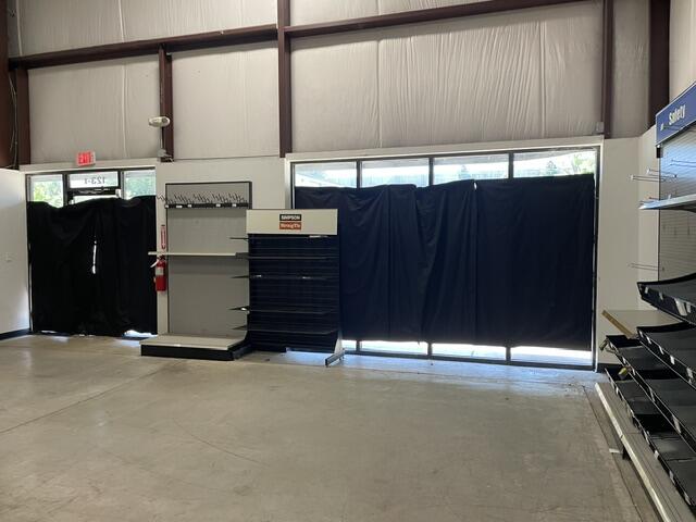 Photo 3 - Commercial Lease for sale – 123  Industrial Park   Hollister, MO
