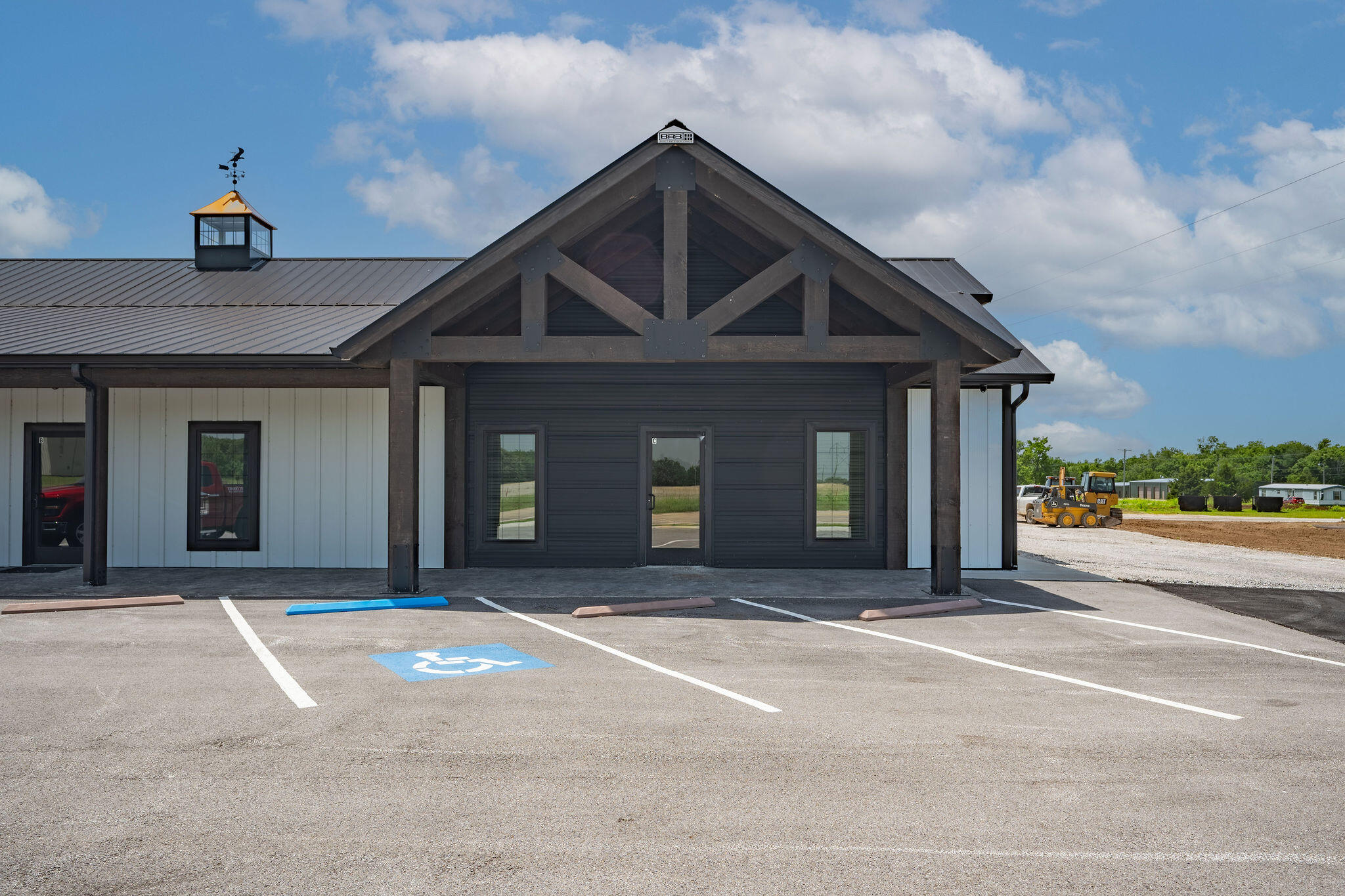 Photo 2 - Commercial Lease for sale – 13221  Jay Drive Suite C   Neosho, MO