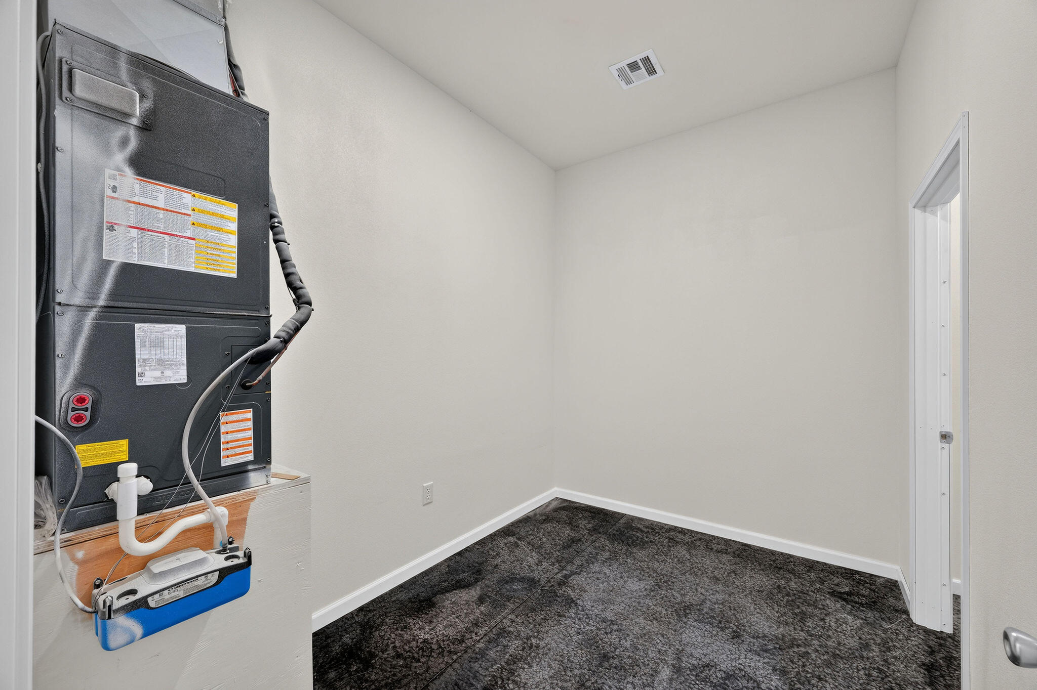Photo 27 - Commercial Lease for sale – 13221  Jay Drive Suite C   Neosho, MO