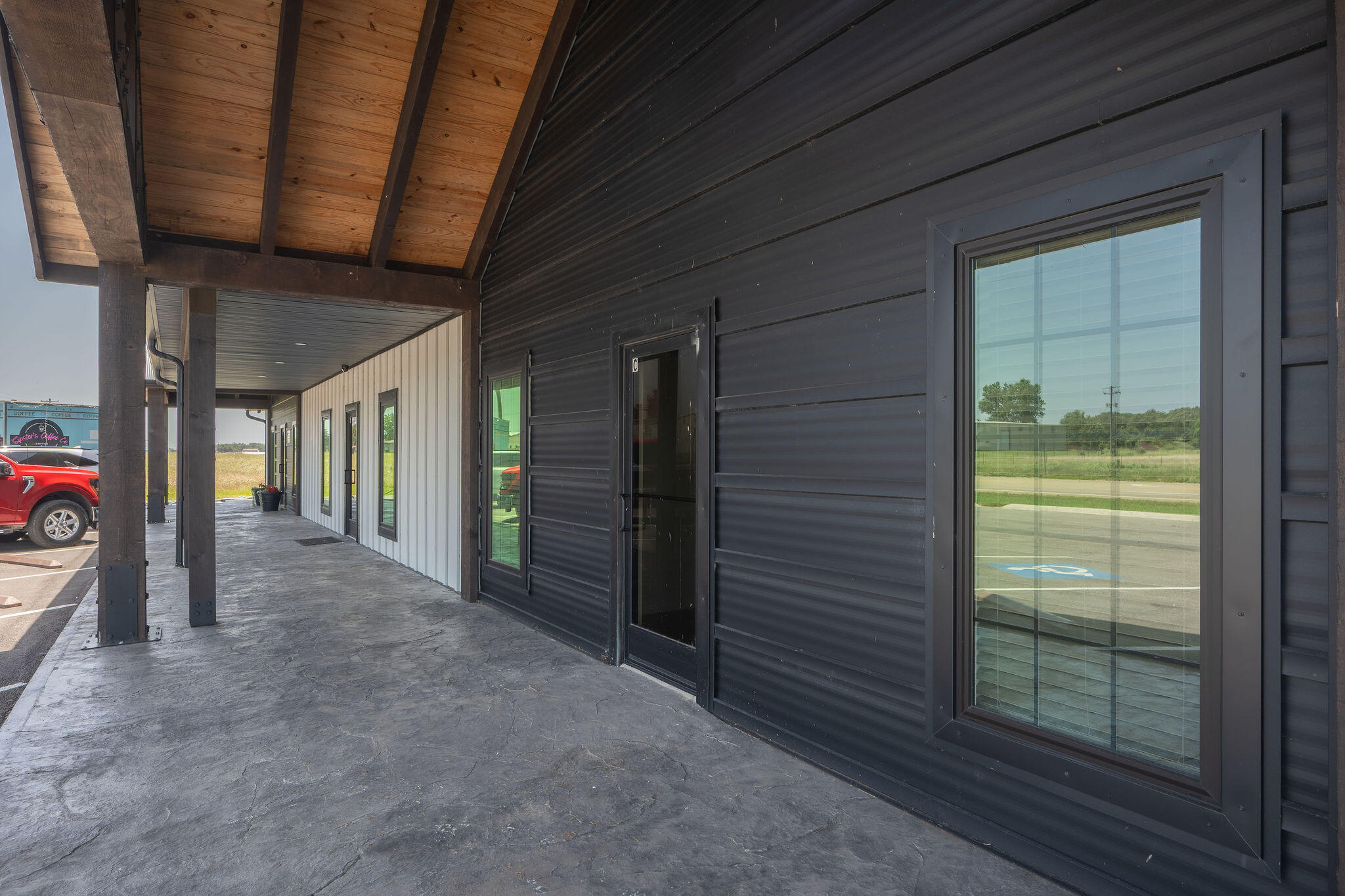 Photo 3 - Commercial Lease for sale – 13221  Jay Drive Suite C   Neosho, MO