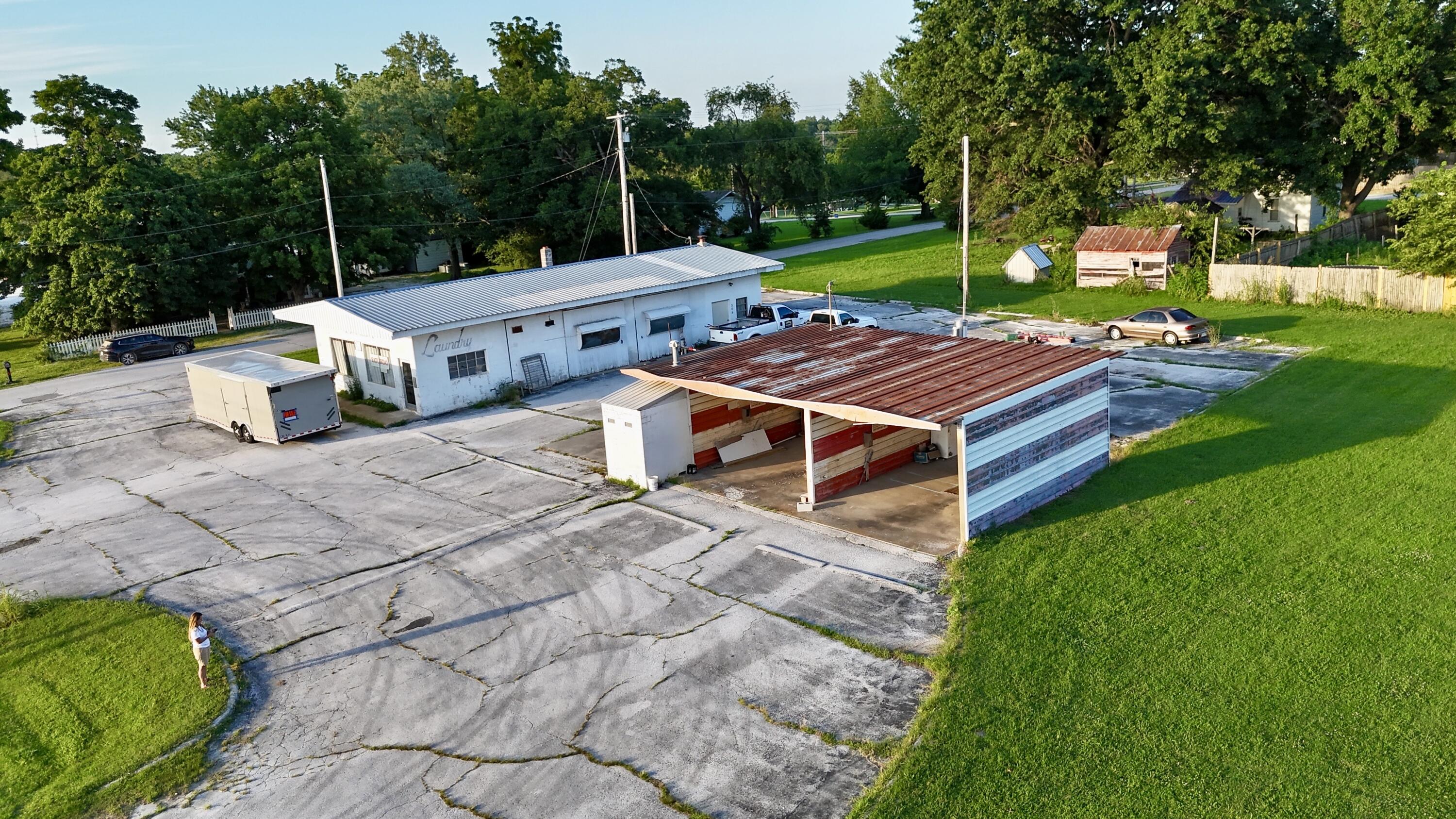 Photo 5 - Commercial Sale for sale – 506 S Grand Street  Greenfield, MO