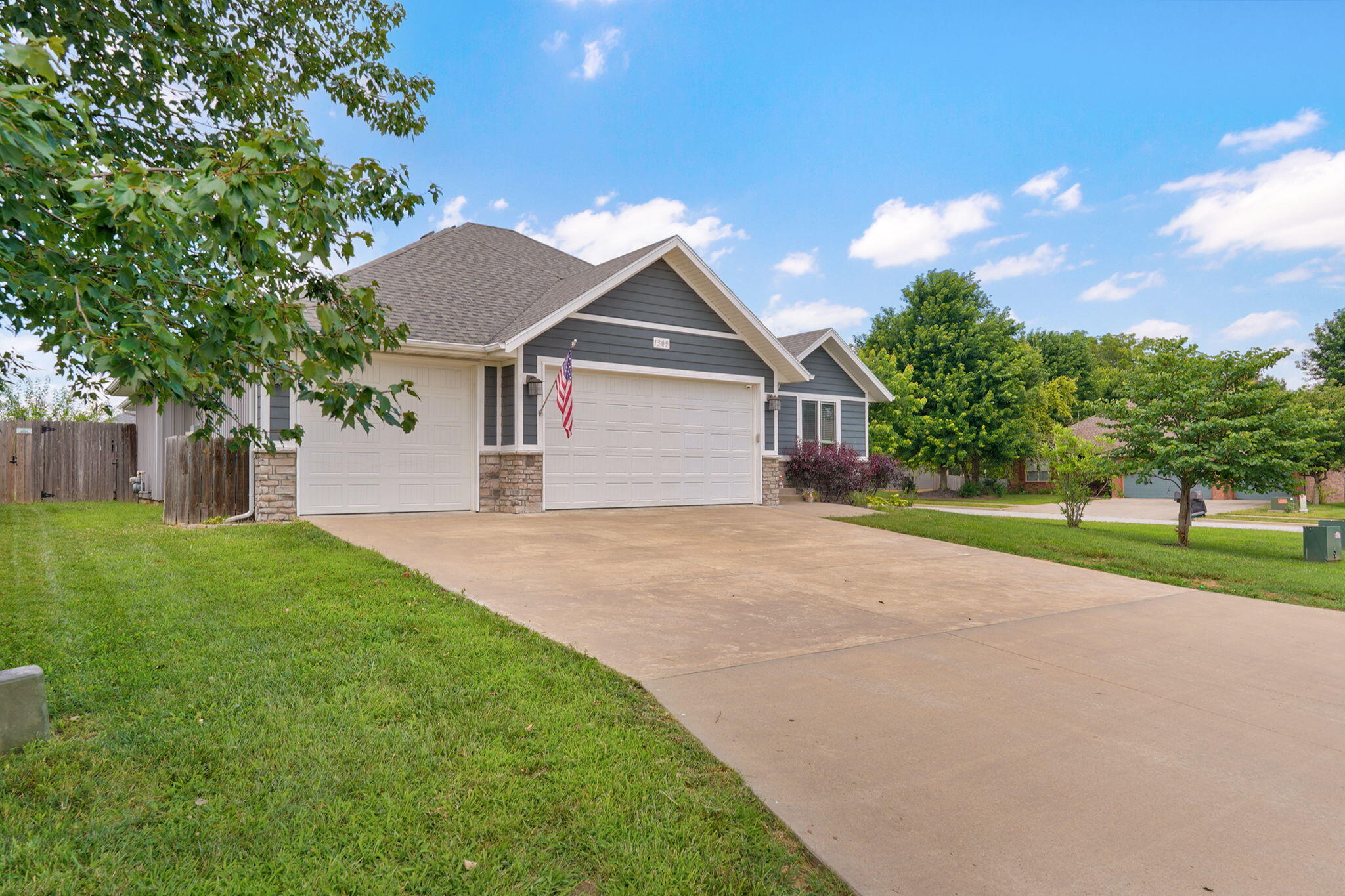 Photo 3 - Residential for sale – 1309 S Appomattox Avenue  Republic, MO