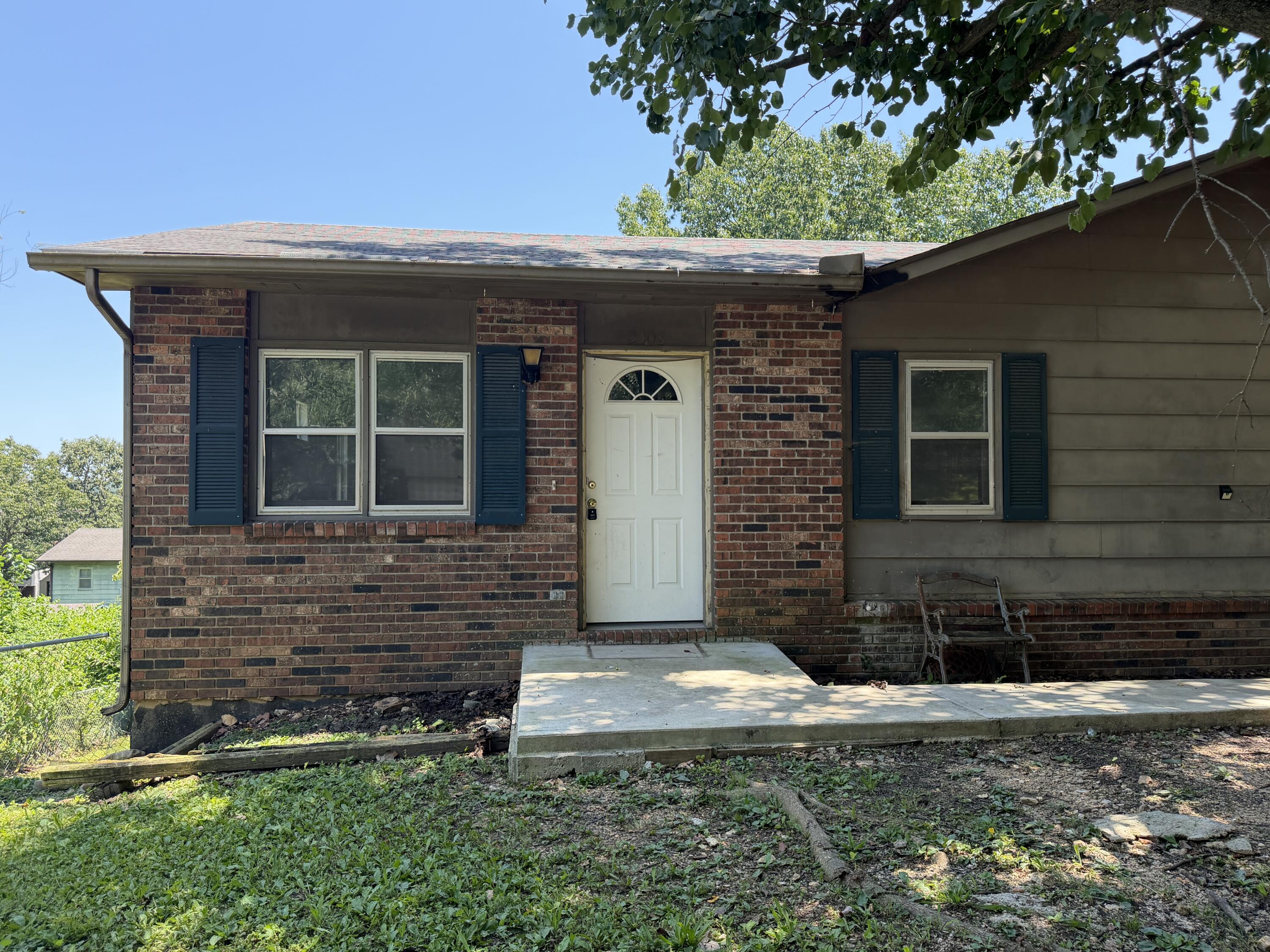 Photo 3 - Residential for sale – 2208  Lynn Drive  West Plains, MO