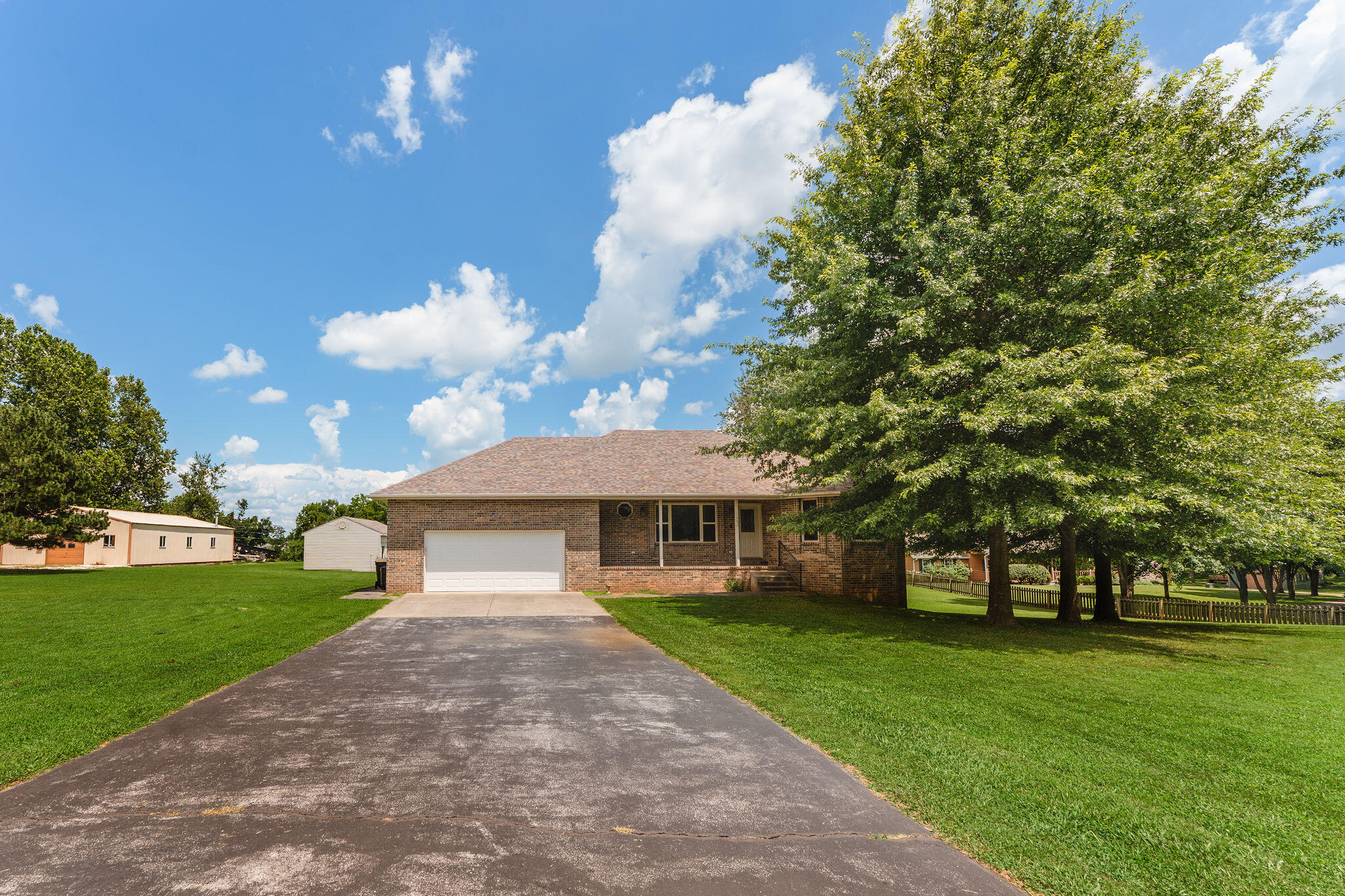 Photo 2 - Residential for sale – 1482 N Osburn Lane  Nixa, MO