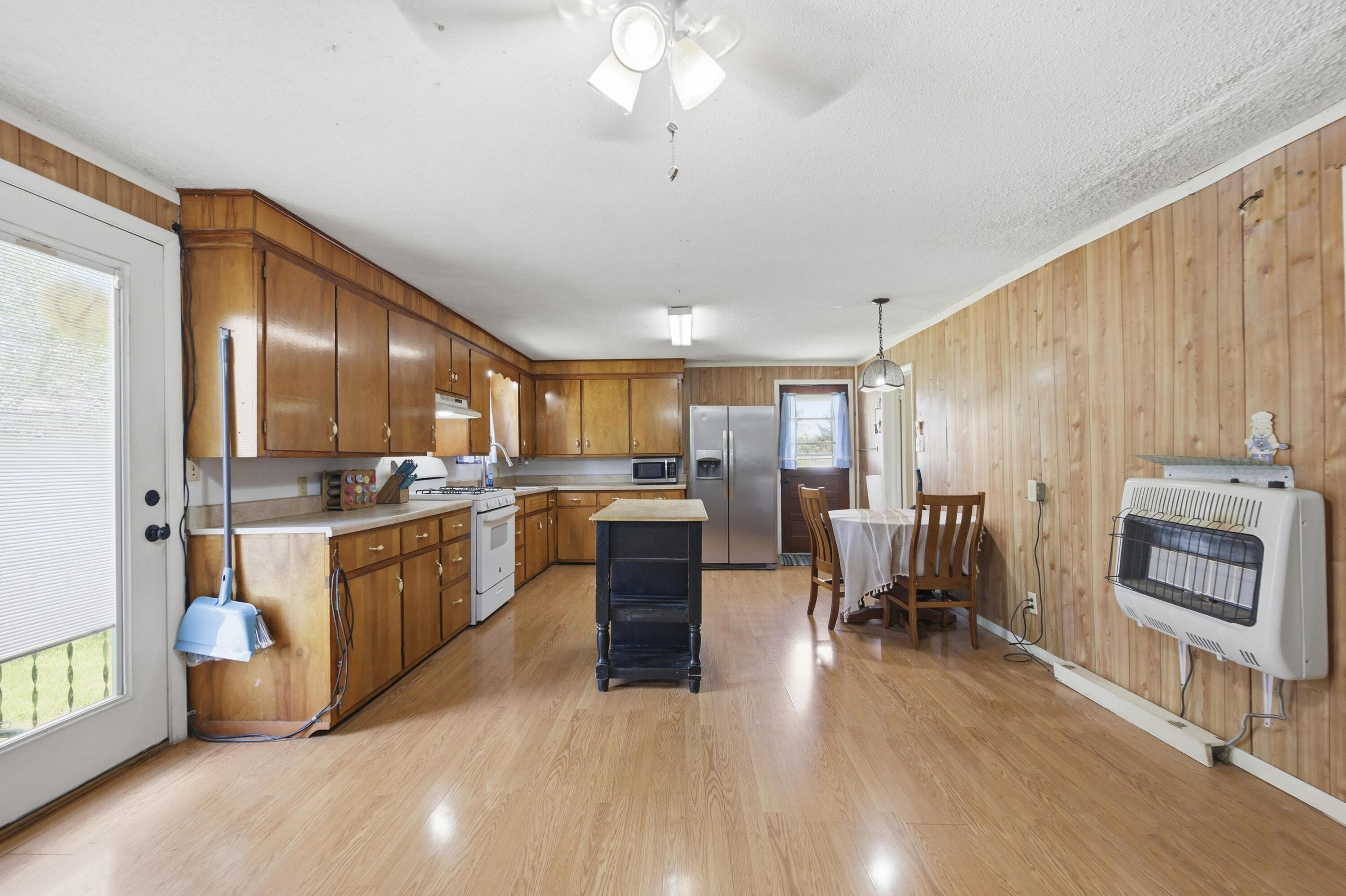 Photo 8 - Residential for sale – 91  Spring Street   Newtonia, MO