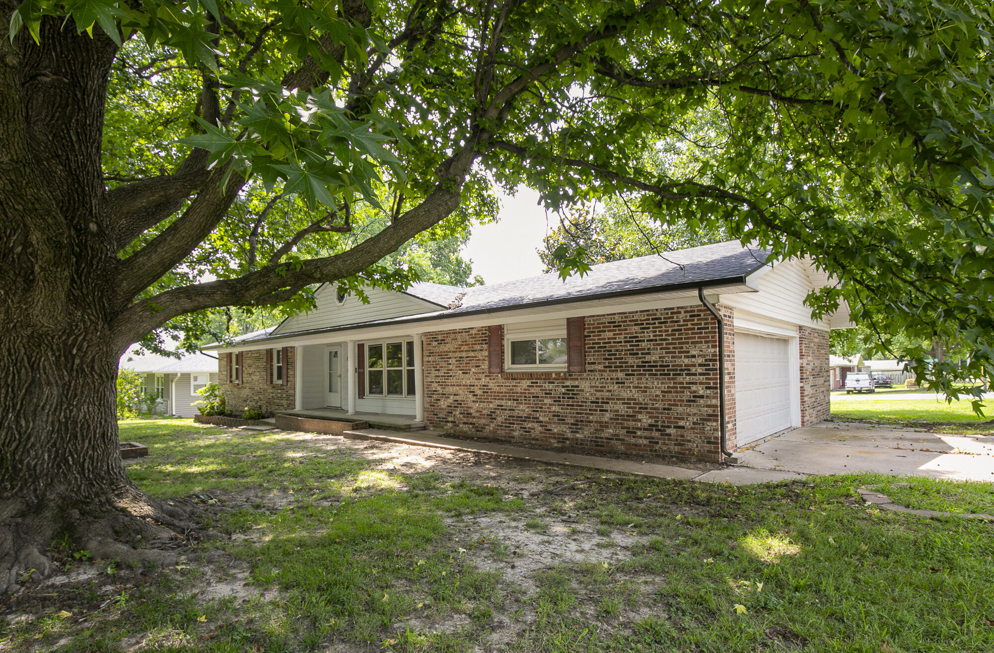 Photo 2 - Residential for sale – 910 E Auburn Street  Bolivar, MO