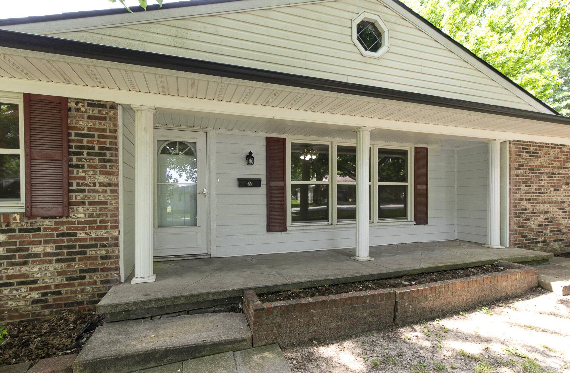 Photo 3 - Residential for sale – 910 E Auburn Street  Bolivar, MO