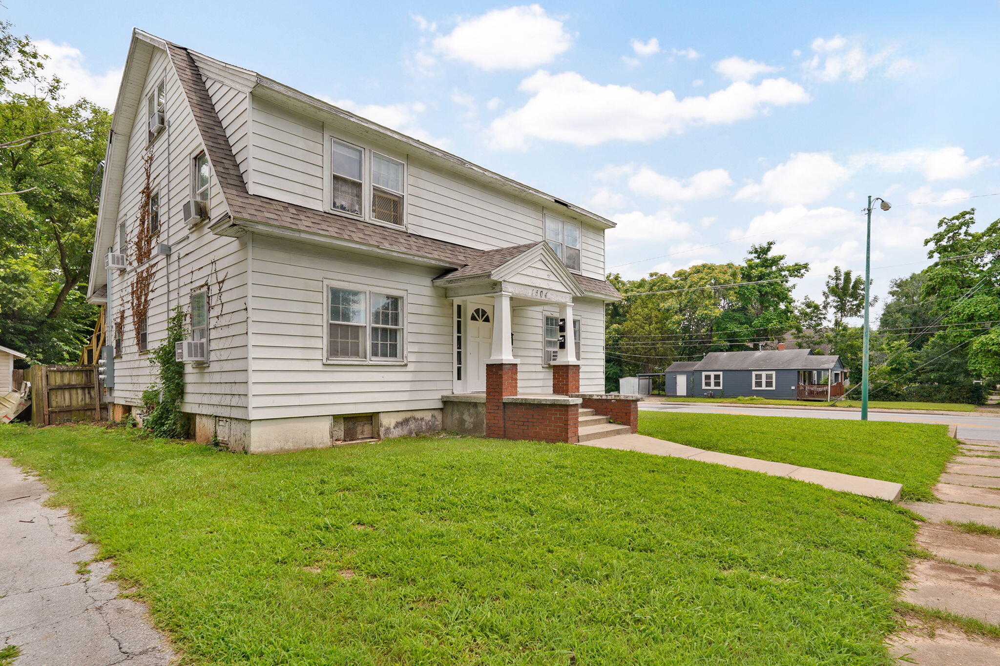 Photo 3 - Residential Income for sale – 1504 N Summit Avenue  Springfield, MO