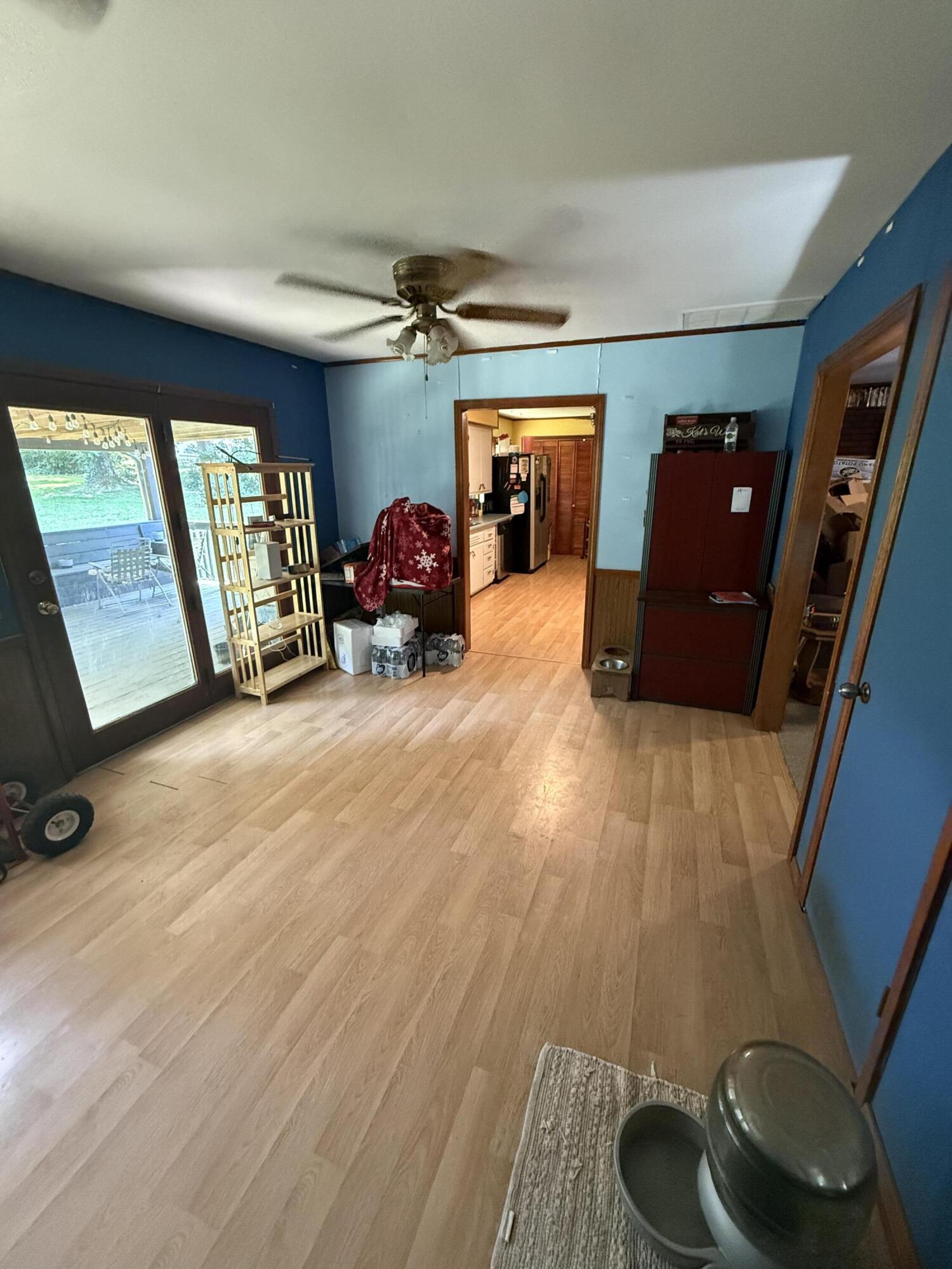 Photo 8 - Residential for sale – 112  South Street  Crane, MO