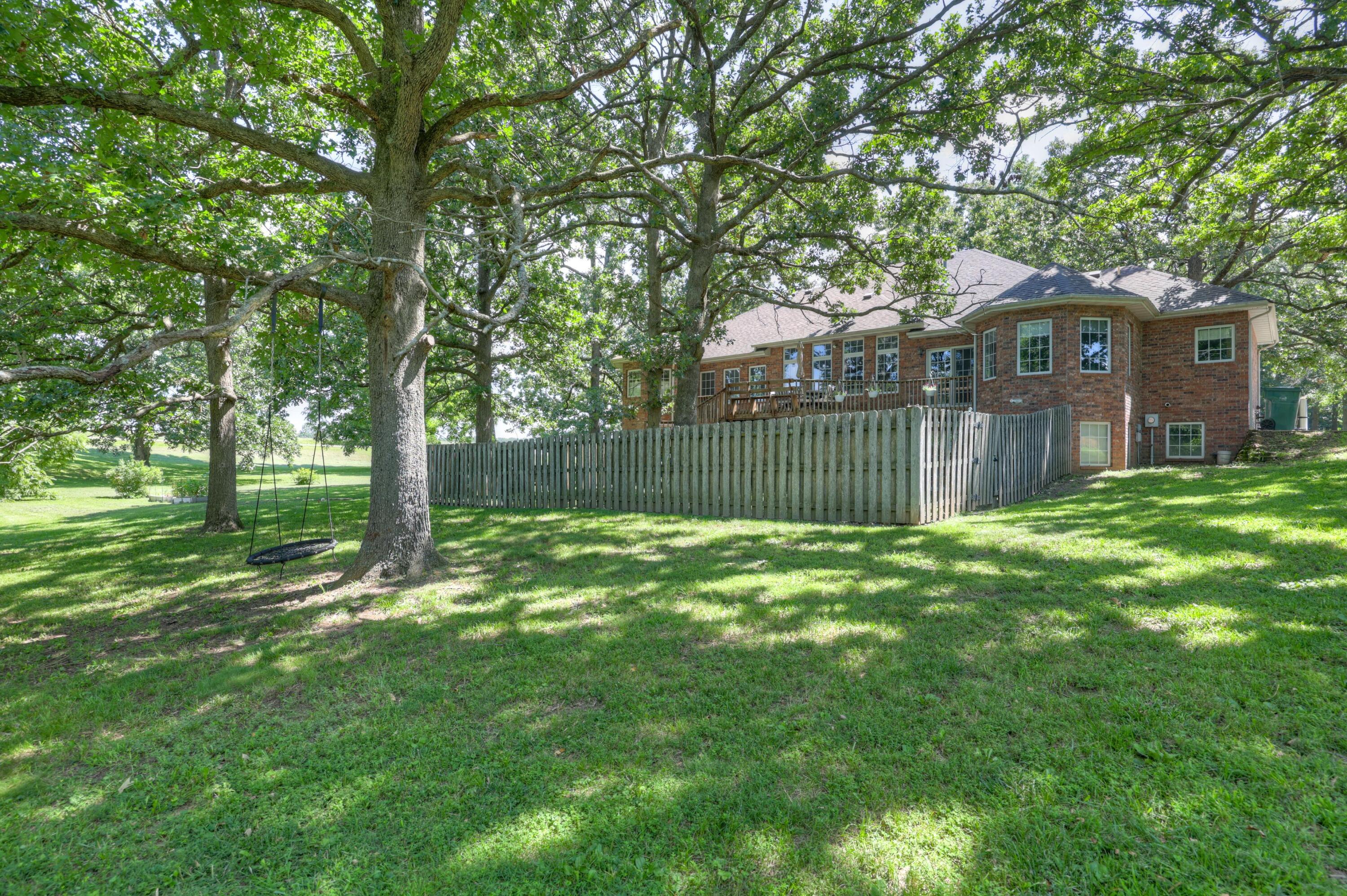 Photo 3 - Residential for sale – 620  Parkwood Drive  Mt Vernon, MO