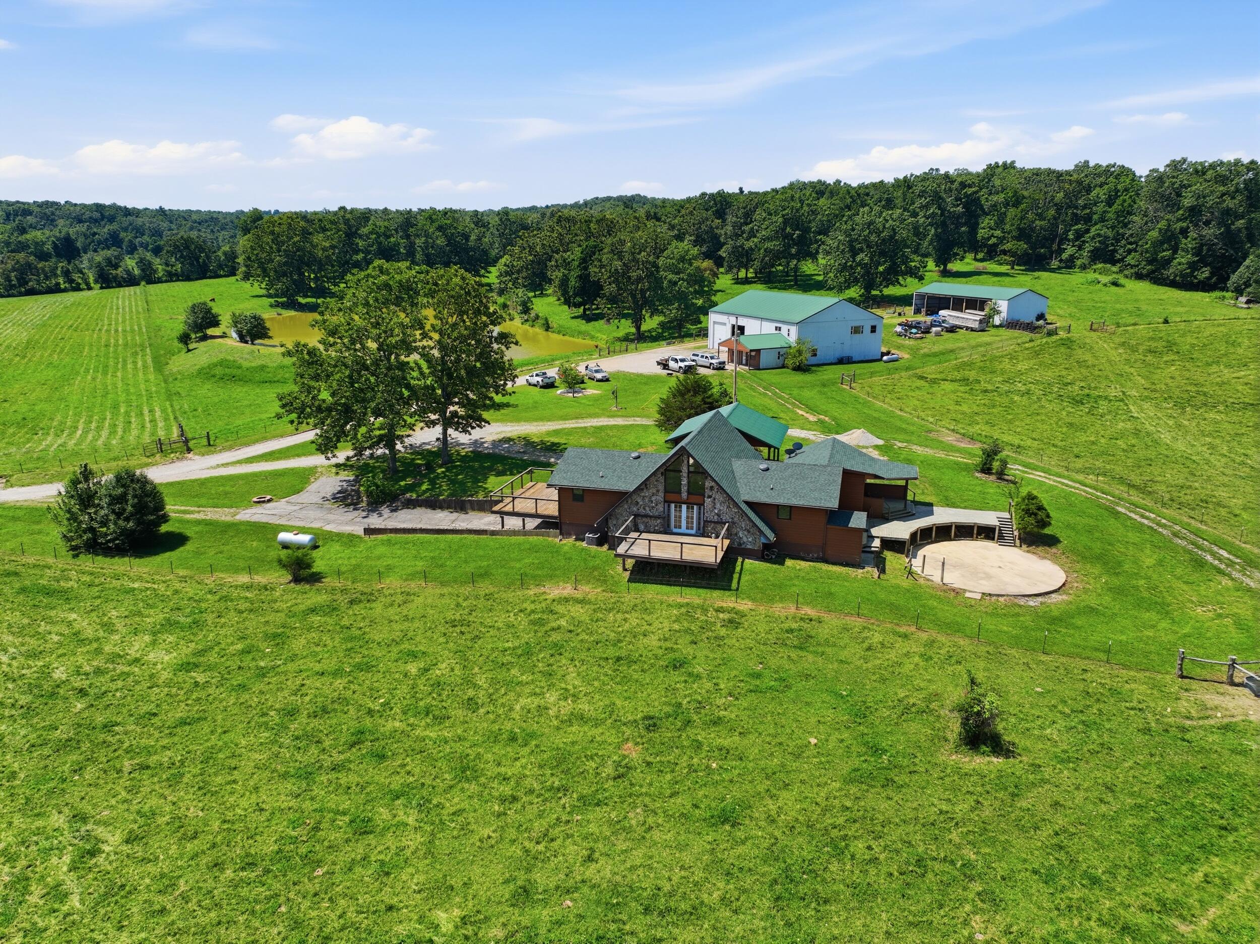 Farm for sale – 2575 County Road 4990 Willow Springs, MO