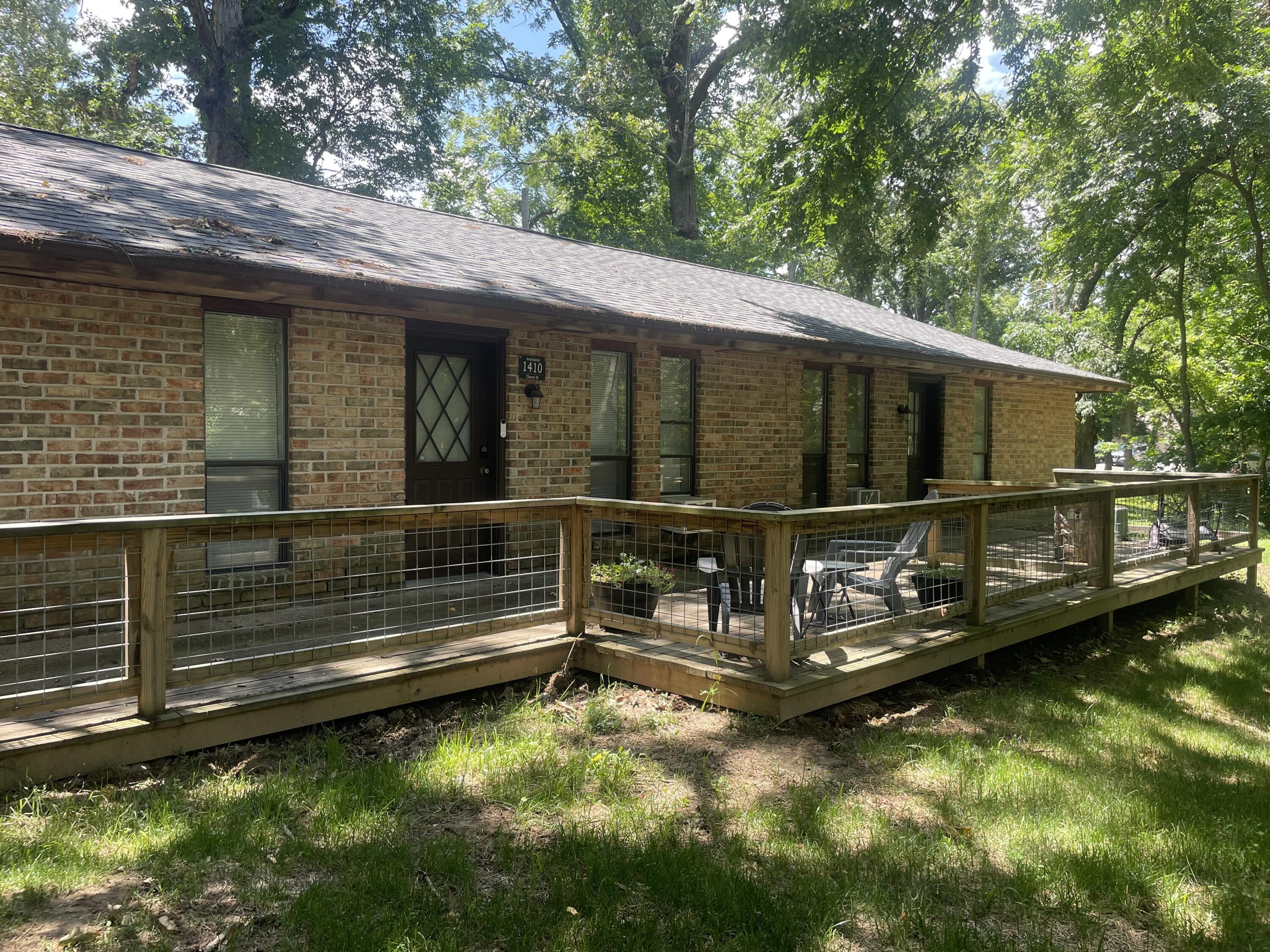 Residential Income for sale – 1410/1412  Cherry Street  Cassville, MO