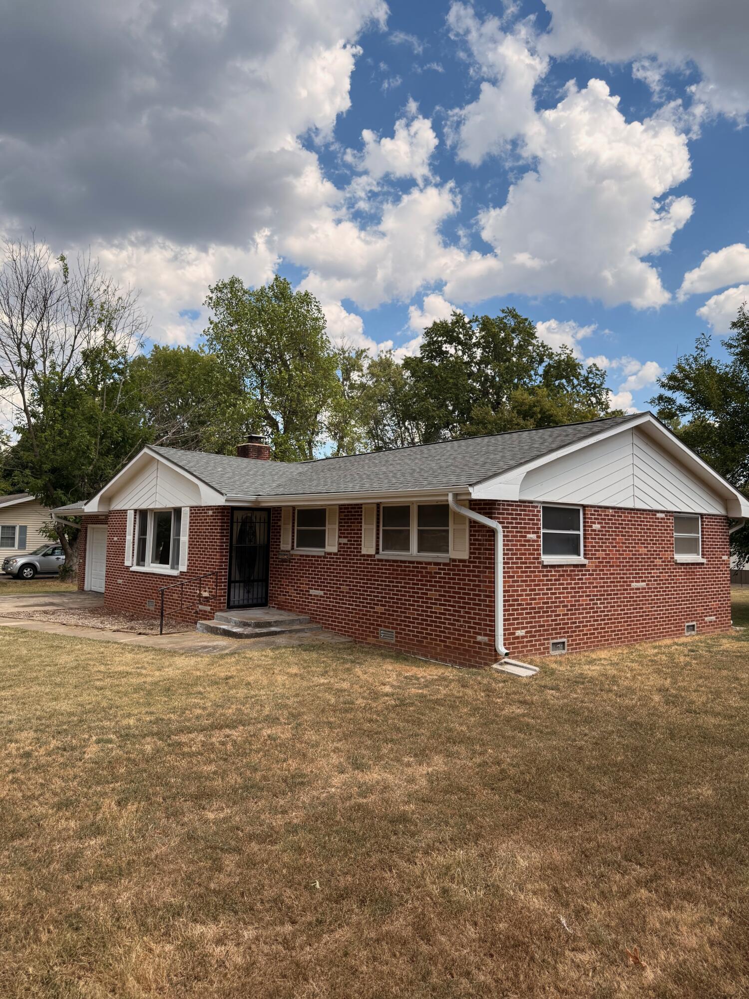 Photo 3 - Residential for sale – 1404 S Madison Avenue  Aurora, MO