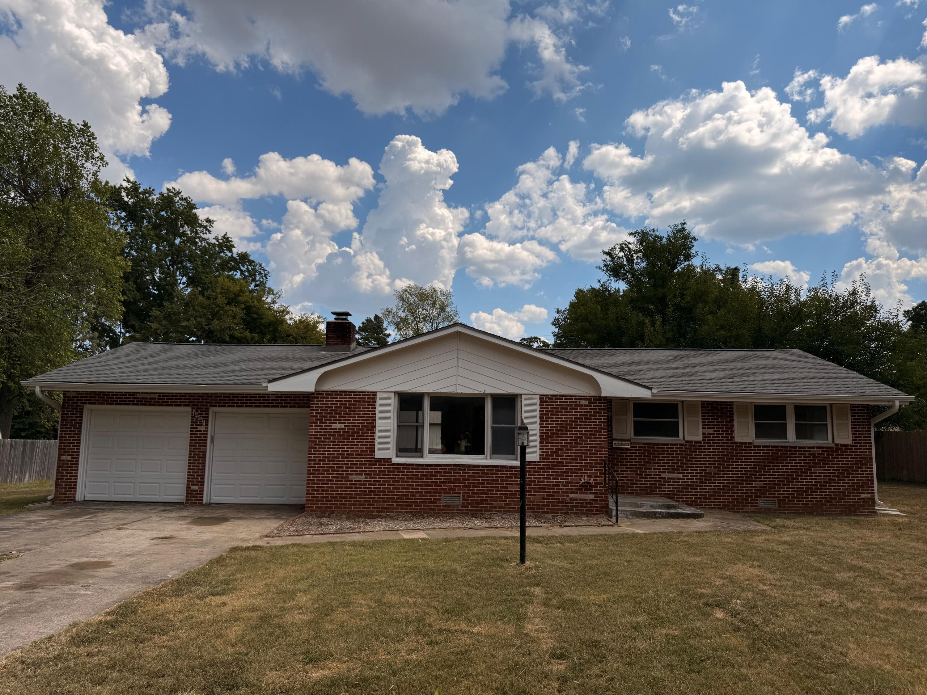 Photo 2 - Residential for sale – 1404 S Madison Avenue  Aurora, MO