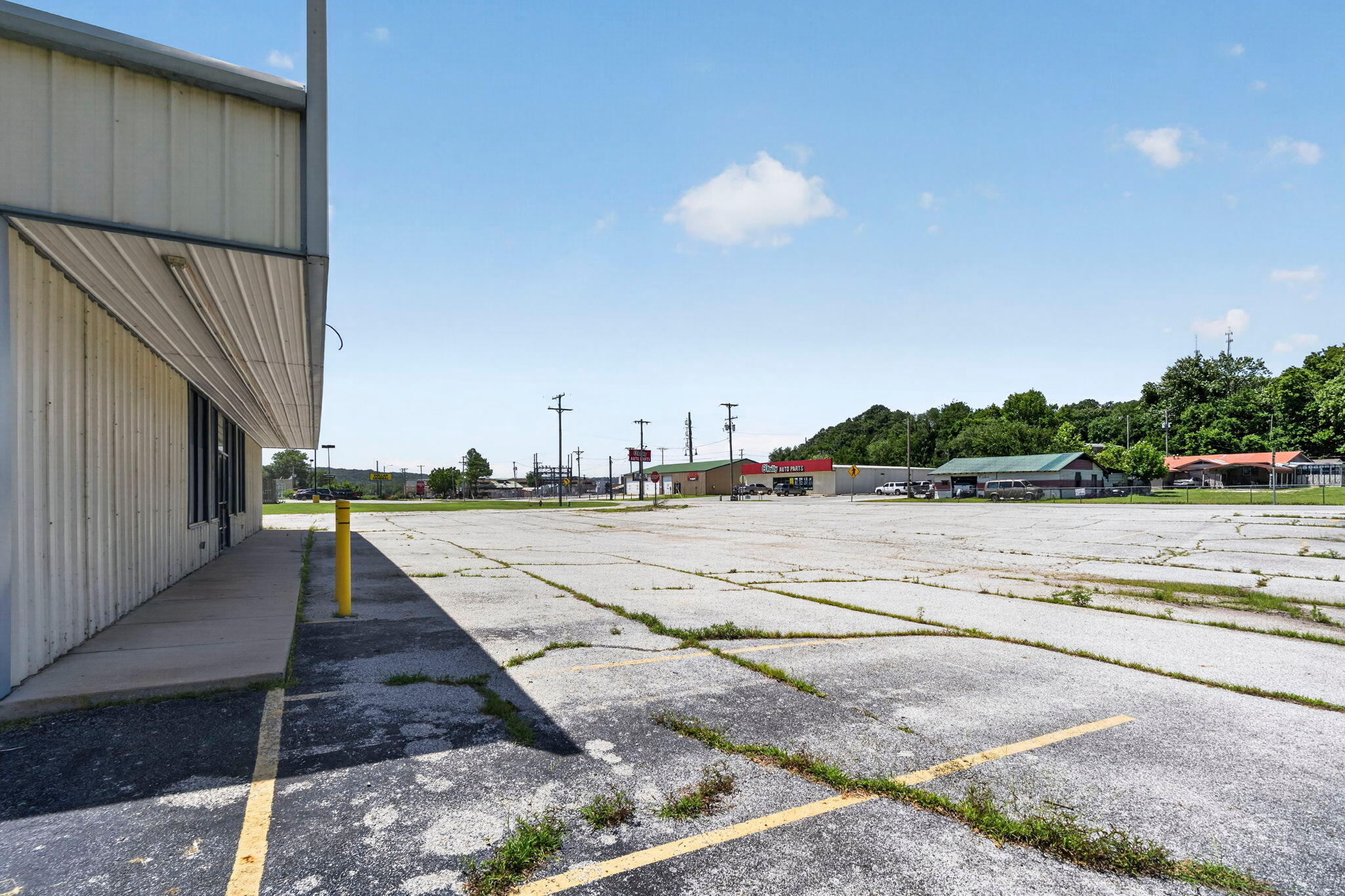 Photo 5 - Commercial Sale for sale – 520 N Cliffside Drive  Noel, MO