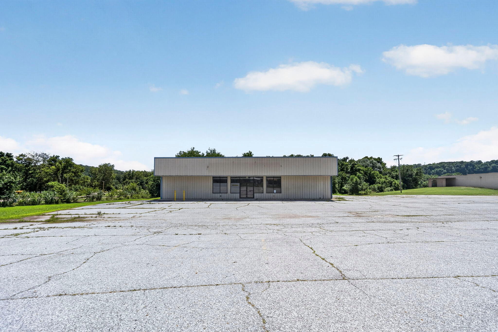 Commercial Sale for sale – 520 N Cliffside Drive  Noel, MO
